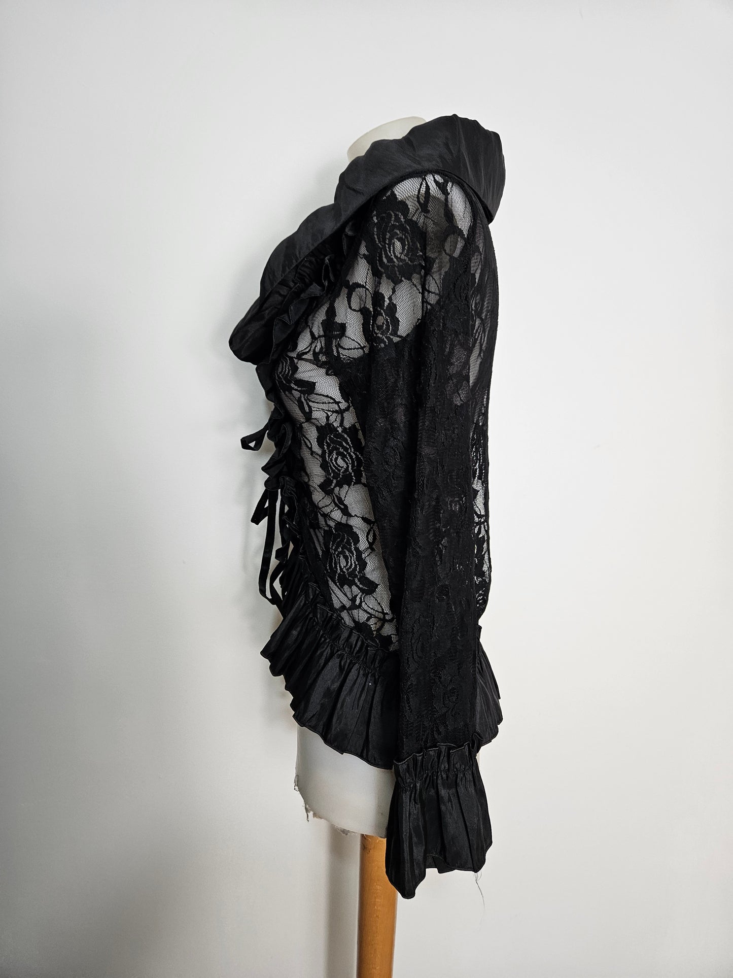 Chemisier en dentelle et satin