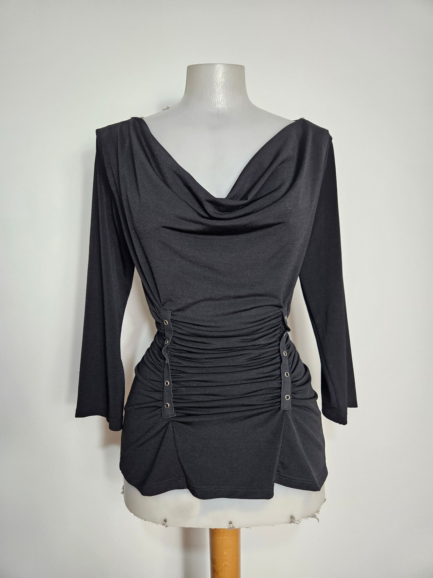 Haut col bénitier détails plissés