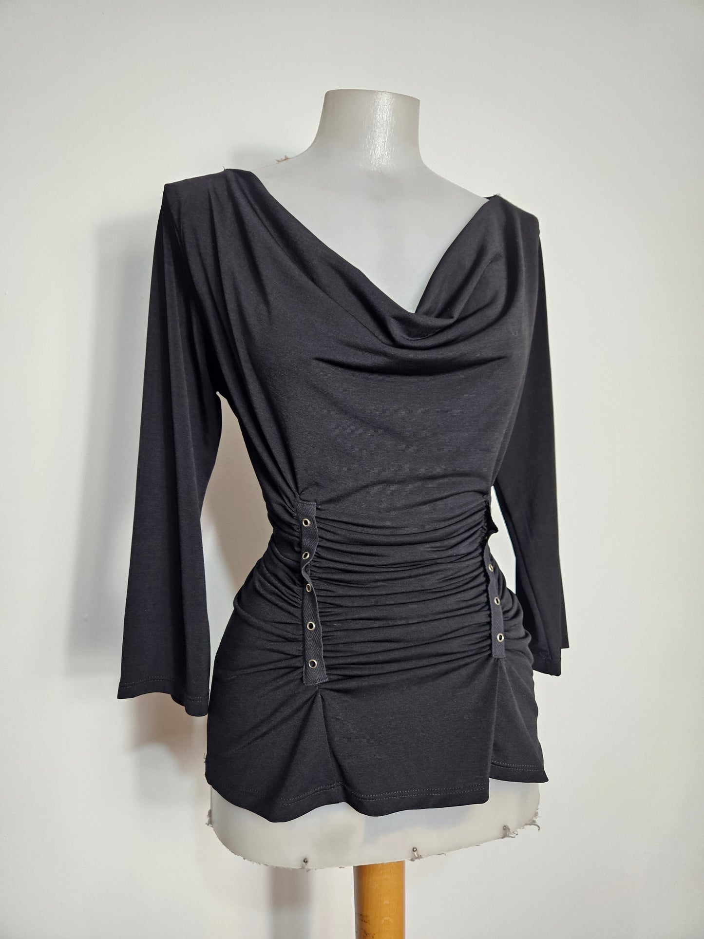 Haut col bénitier détails plissés