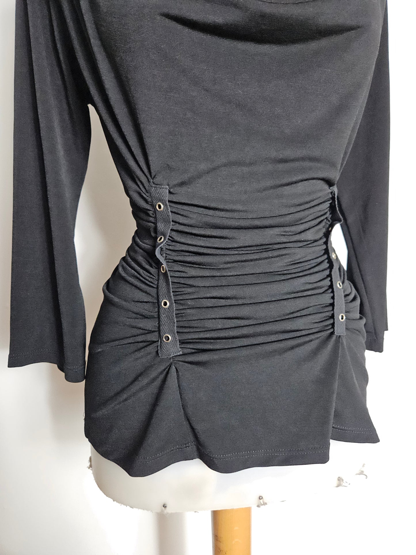 Haut col bénitier détails plissés