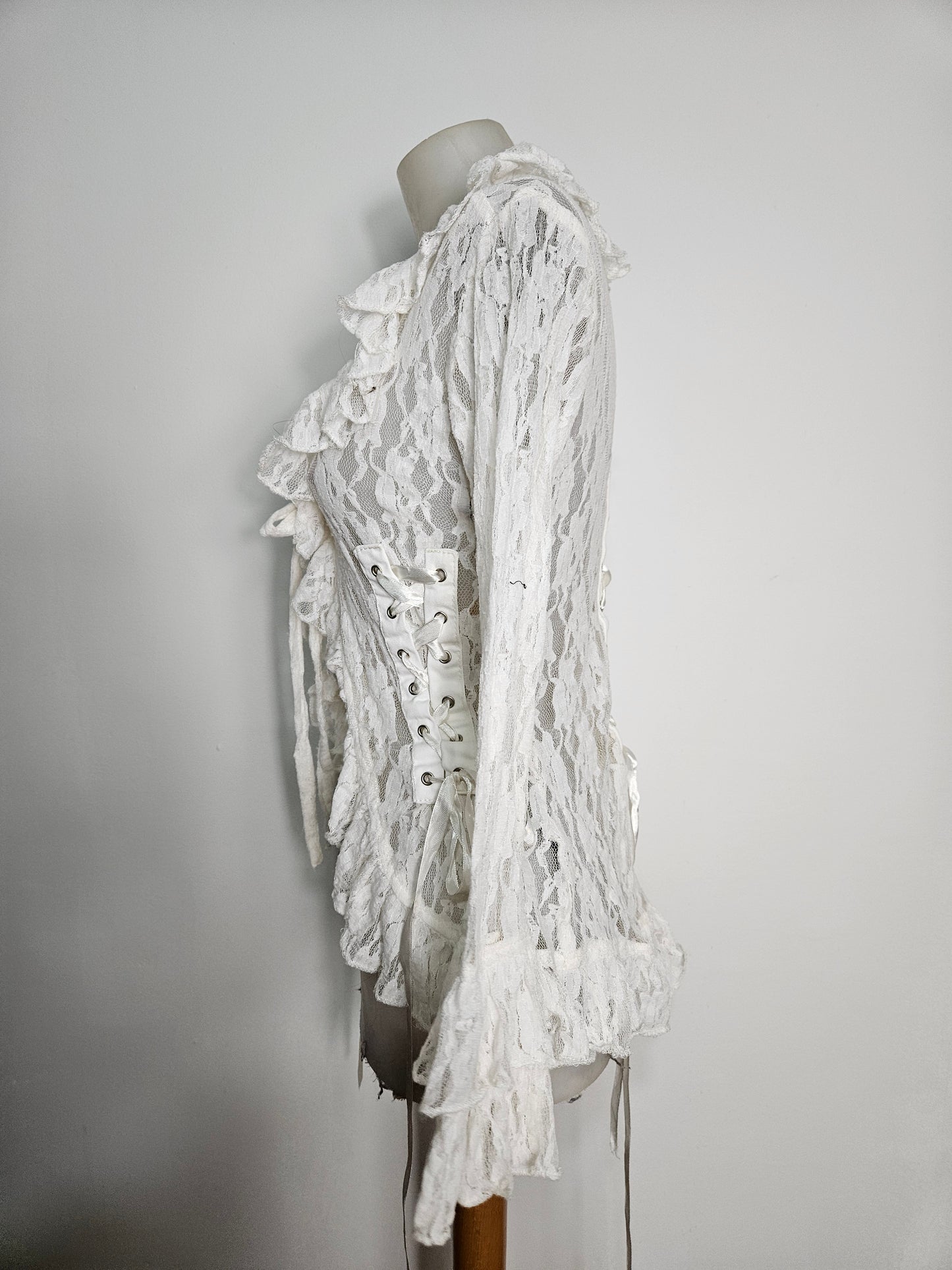 Chemisier blanc dentelle et laçage