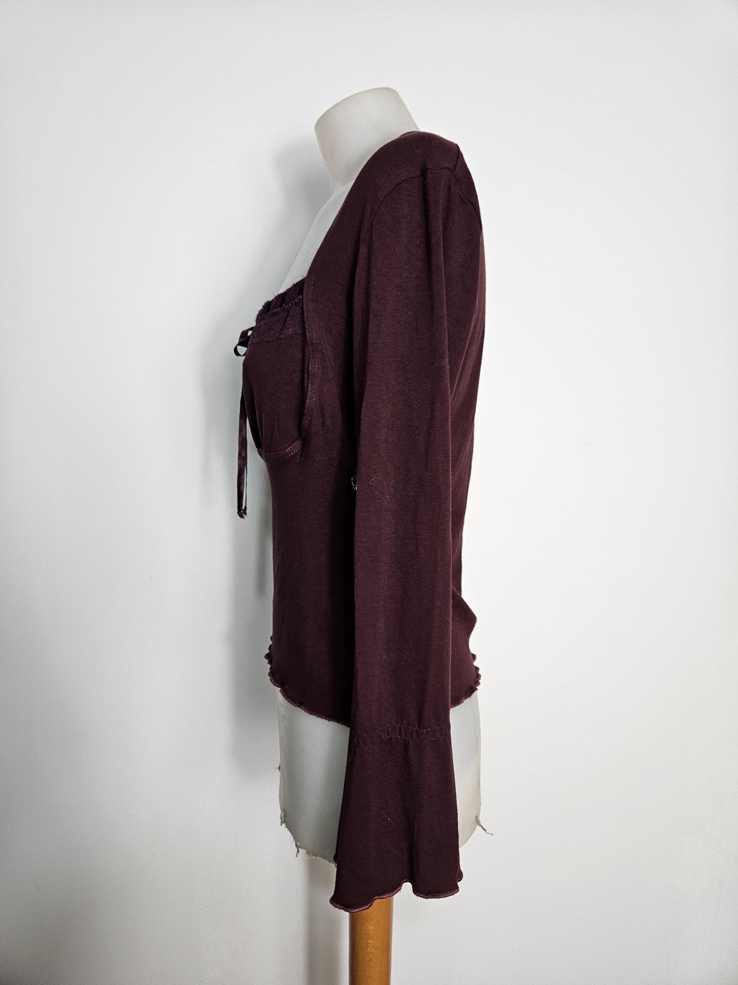 Haut bordeau détails satinés