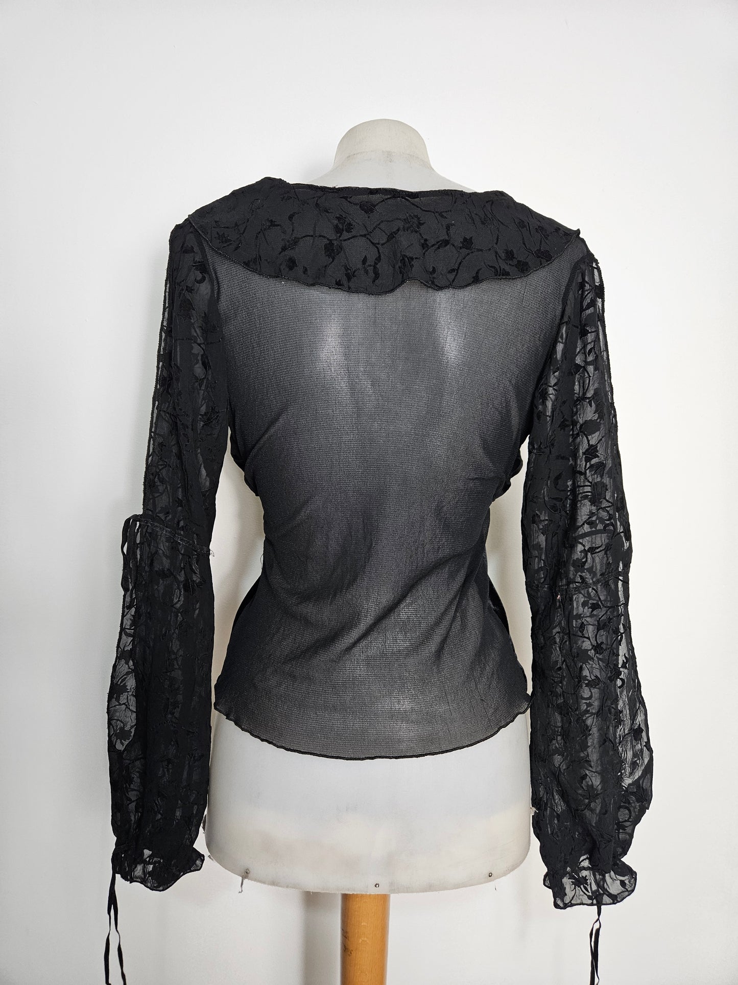 Haut noire en voile et velours