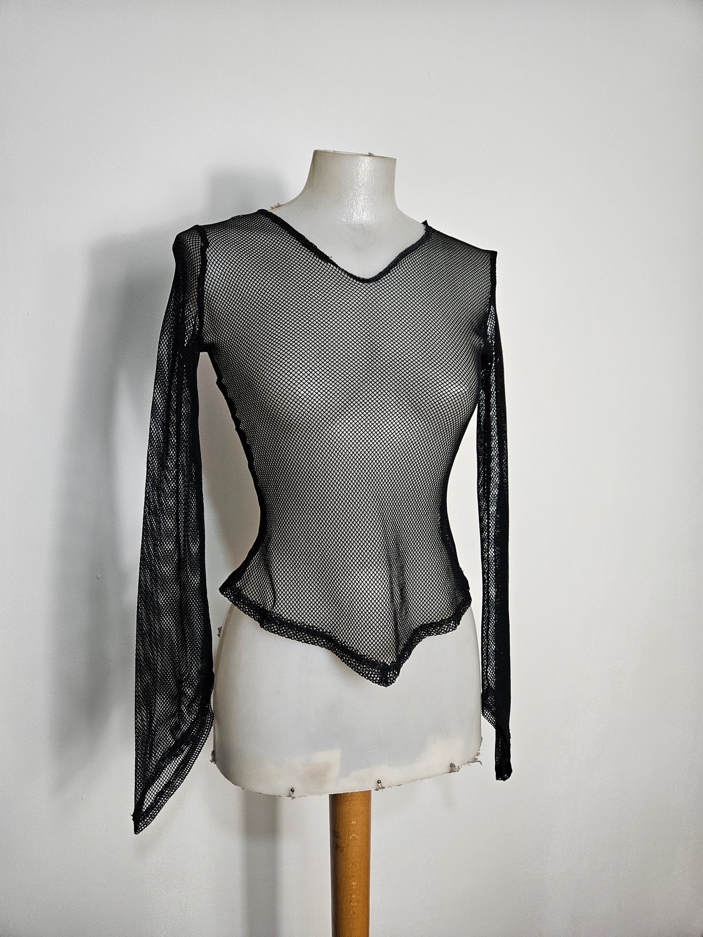 Haut asymétrique résille noire