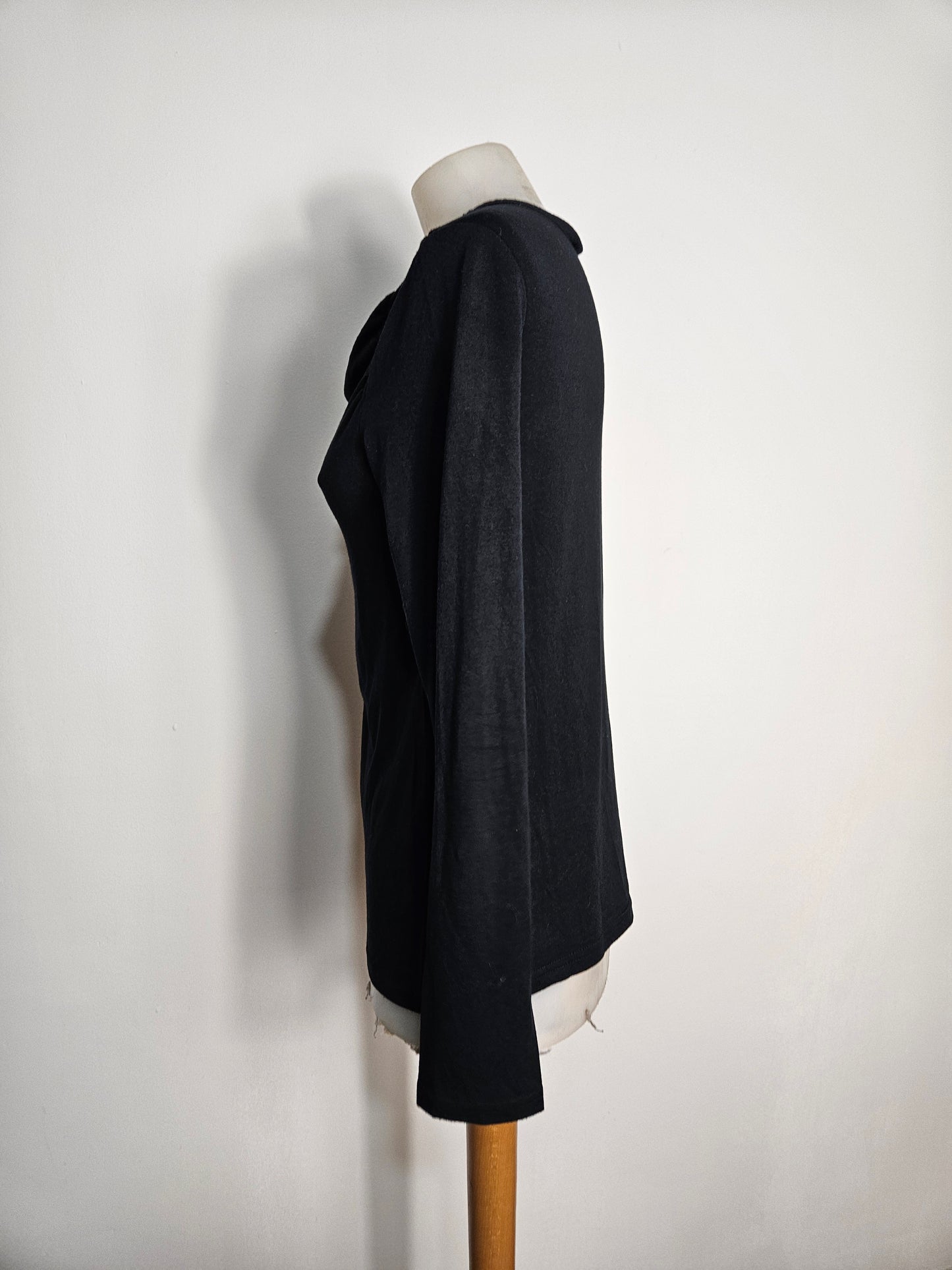 Haut noir col bénitier