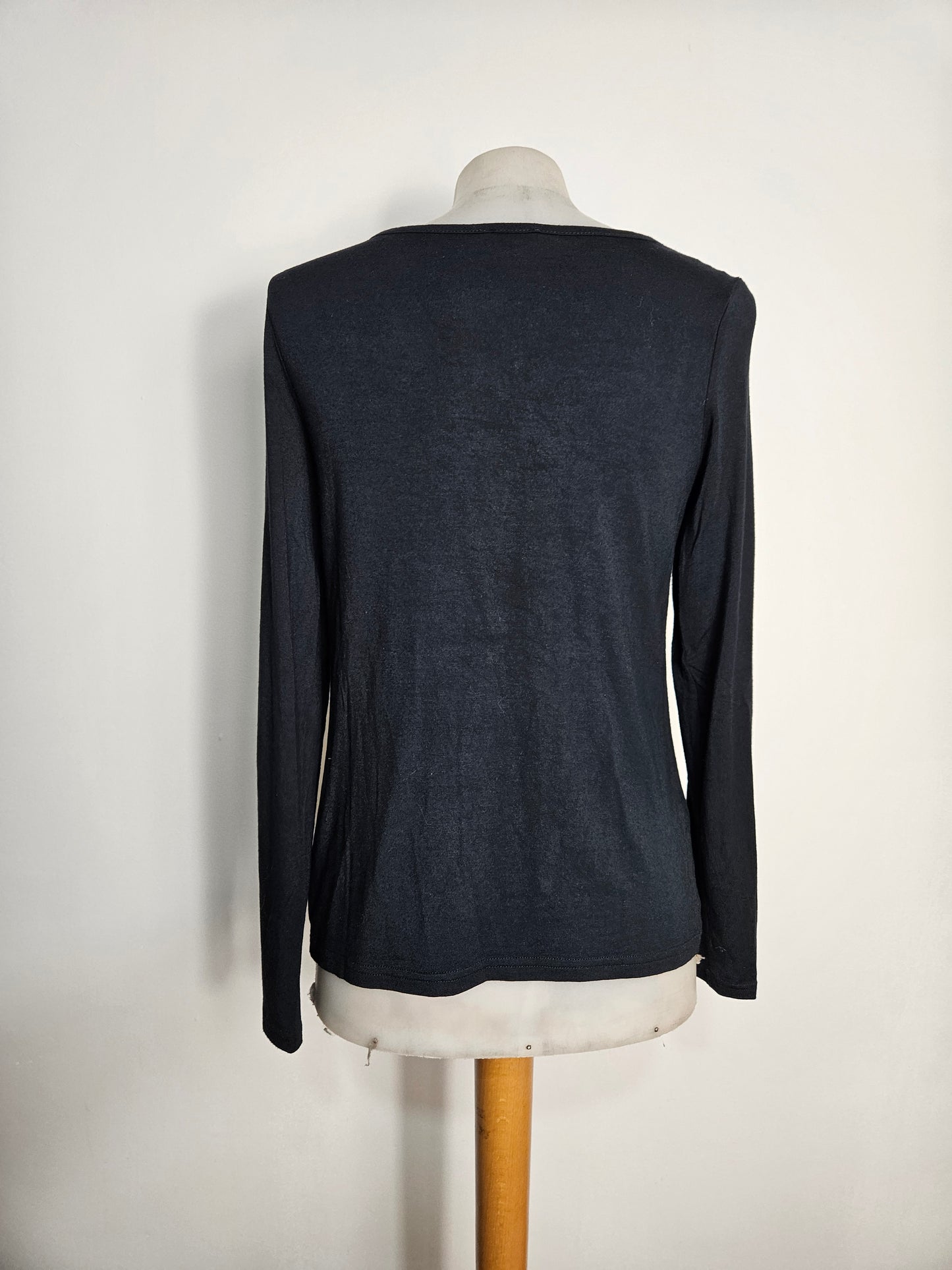 Haut noir col bénitier