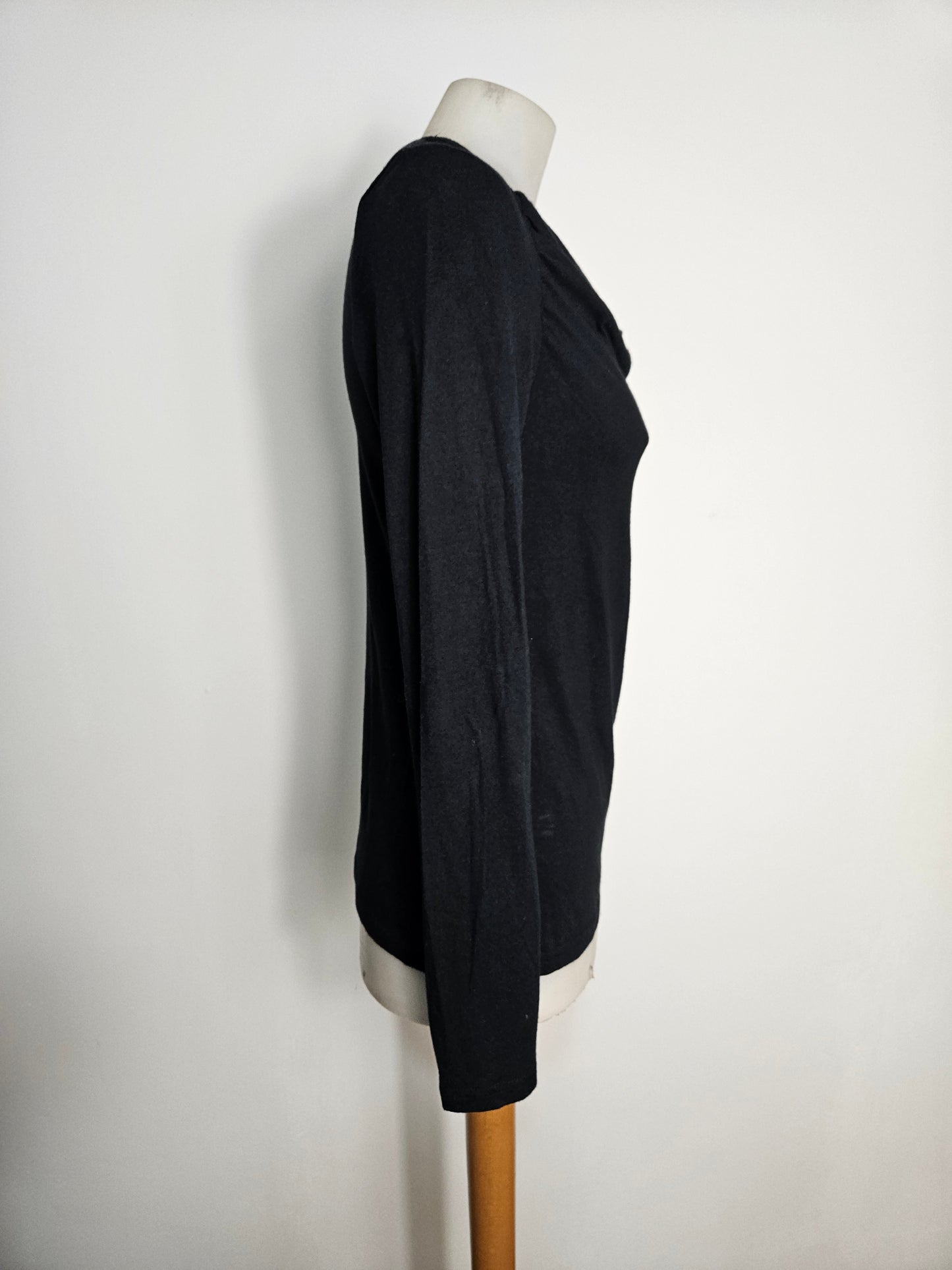 Haut noir col bénitier