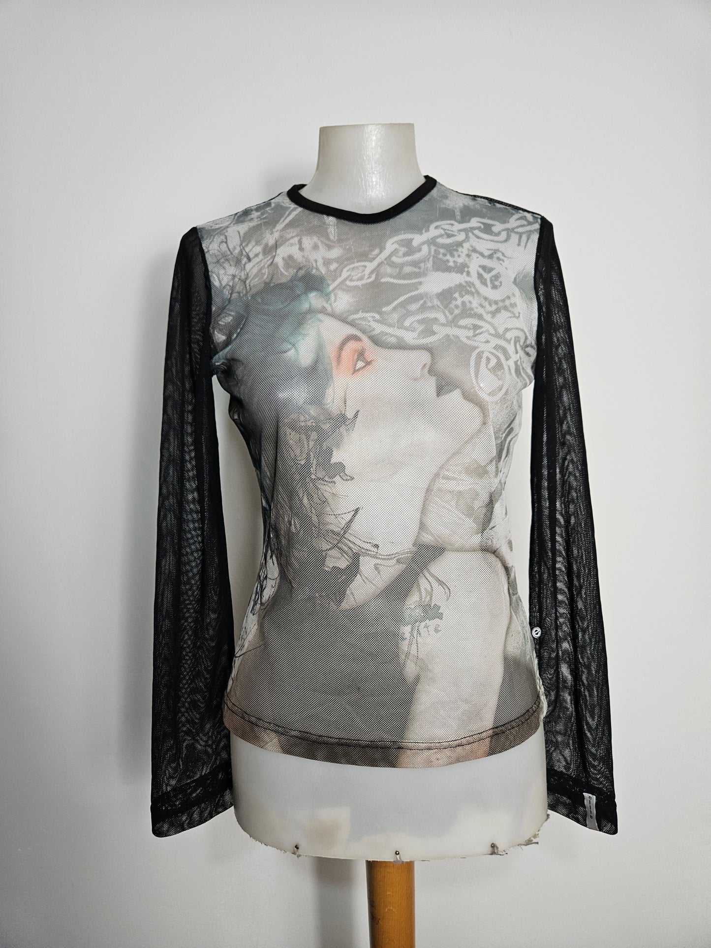 Haut en voile et résille fine