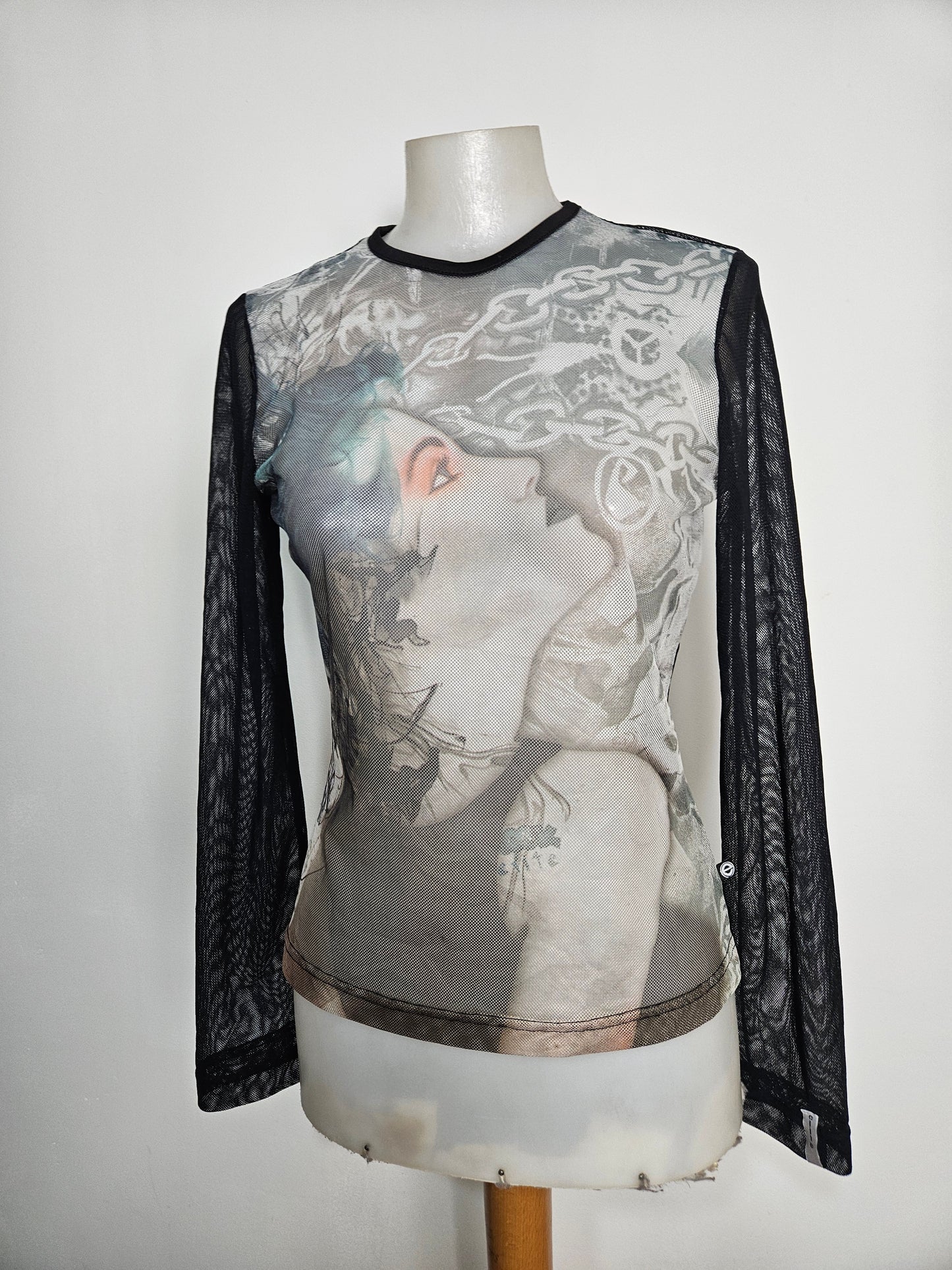 Haut en voile et résille fine