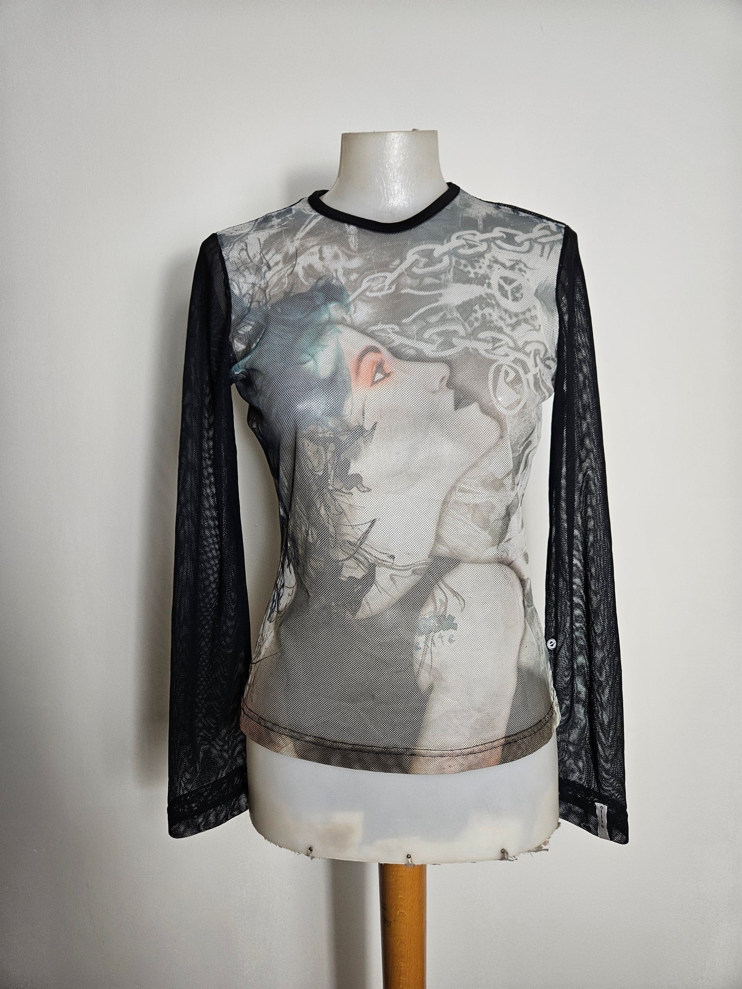 Haut en voile et résille fine