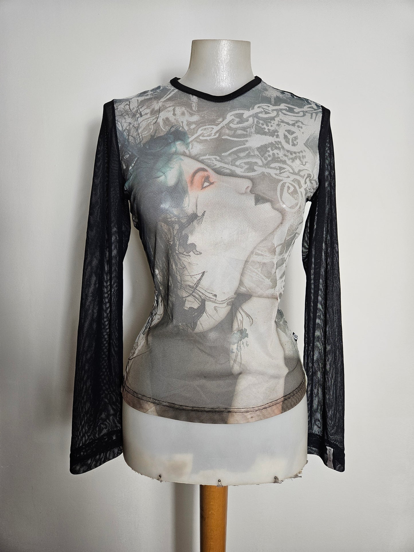 Haut en voile et résille fine