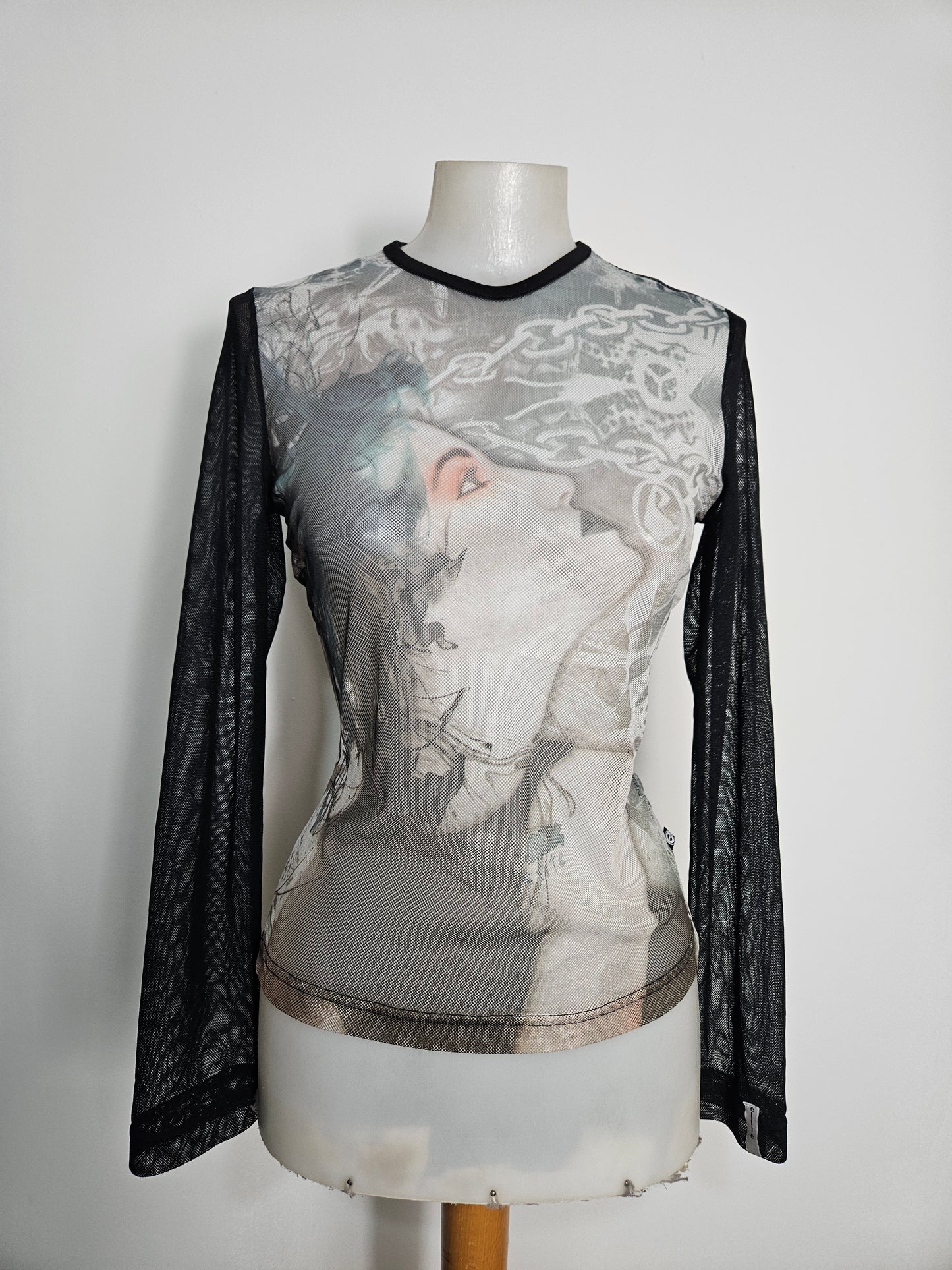 Haut en voile et résille fine