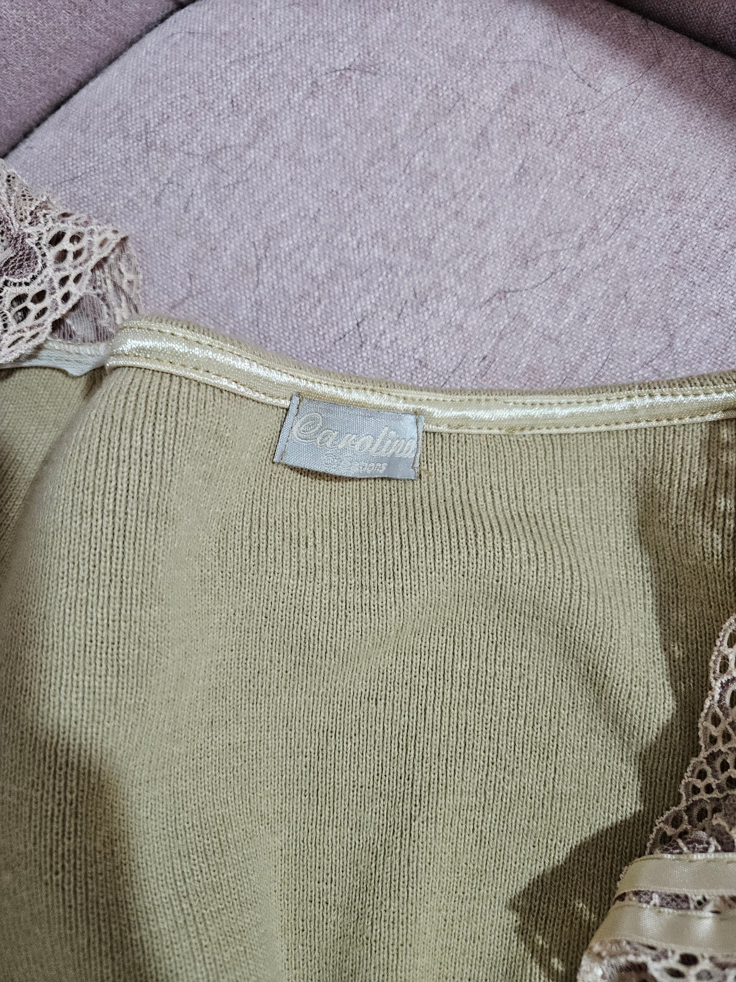 Pull léger à volants en dentelle