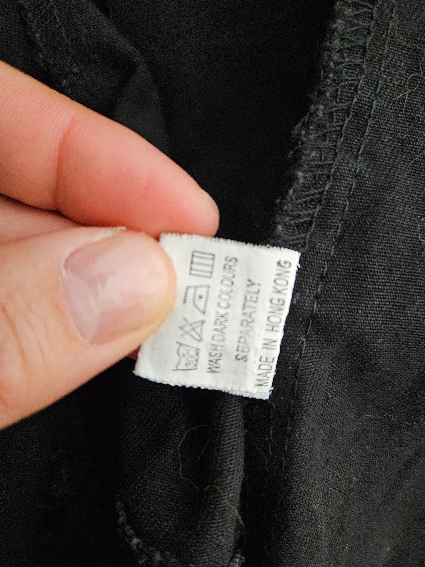 Haut dos nu avec safety pins