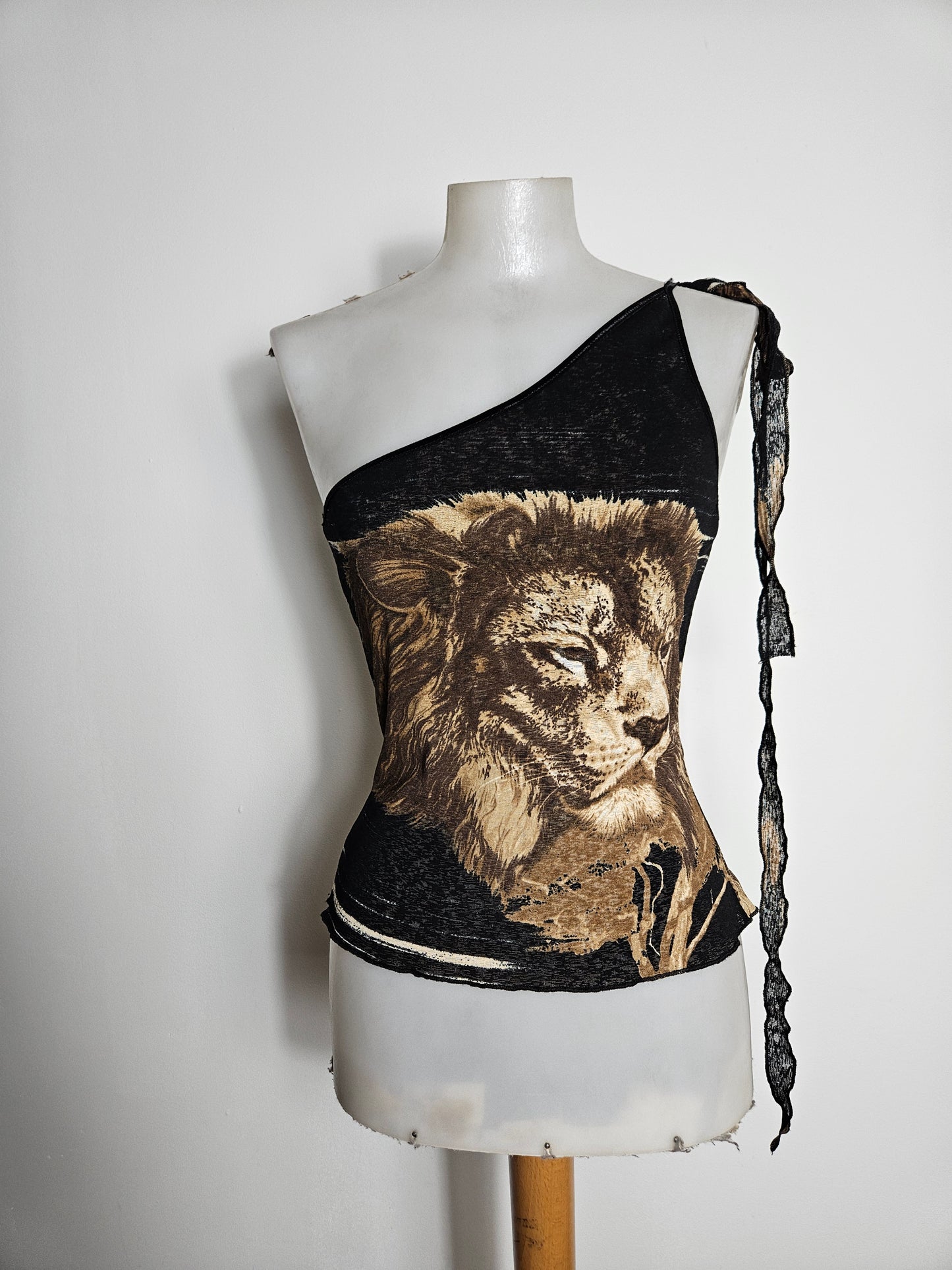 Haut asymétrique motif lion