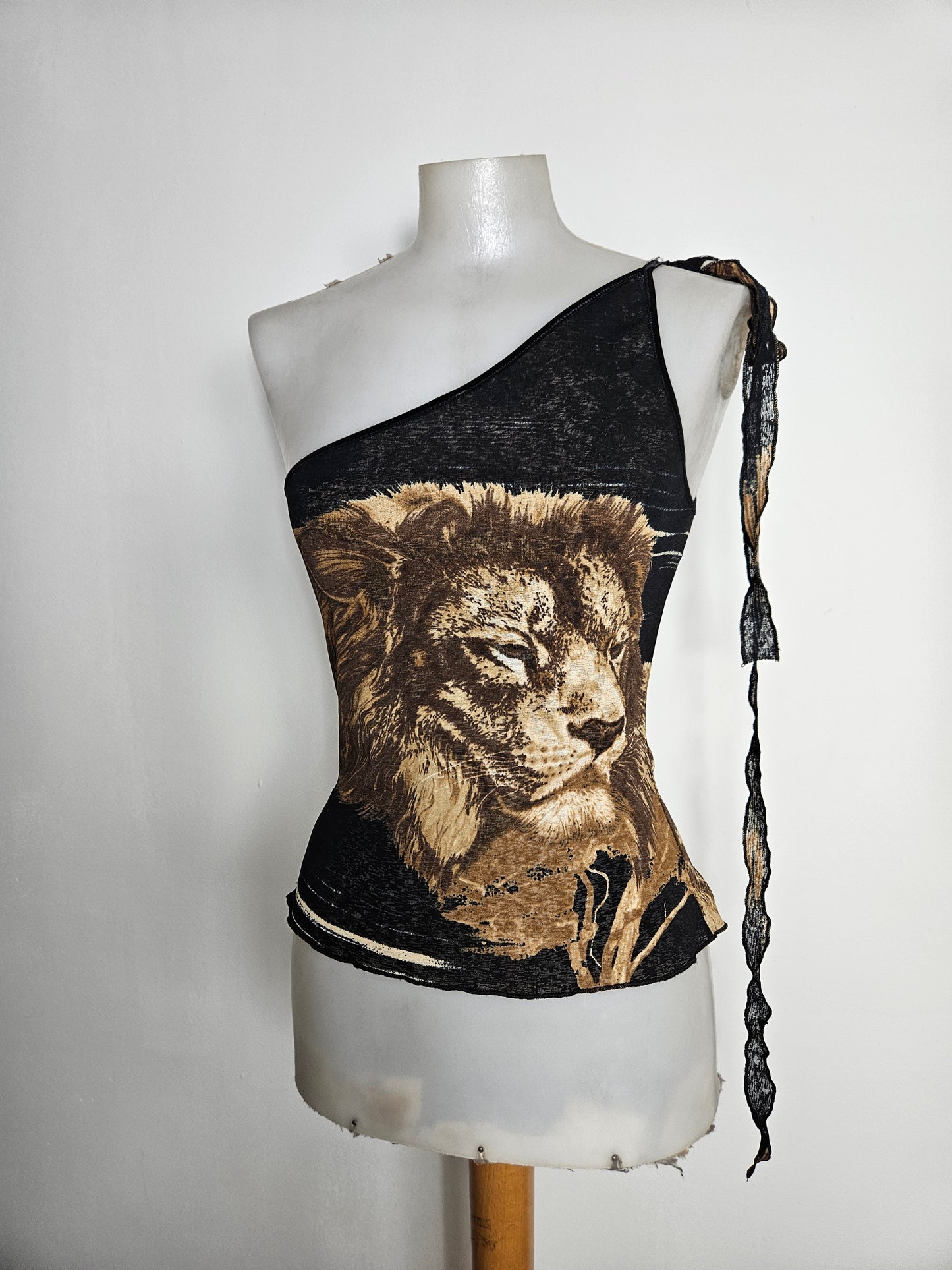 Haut asymétrique motif lion