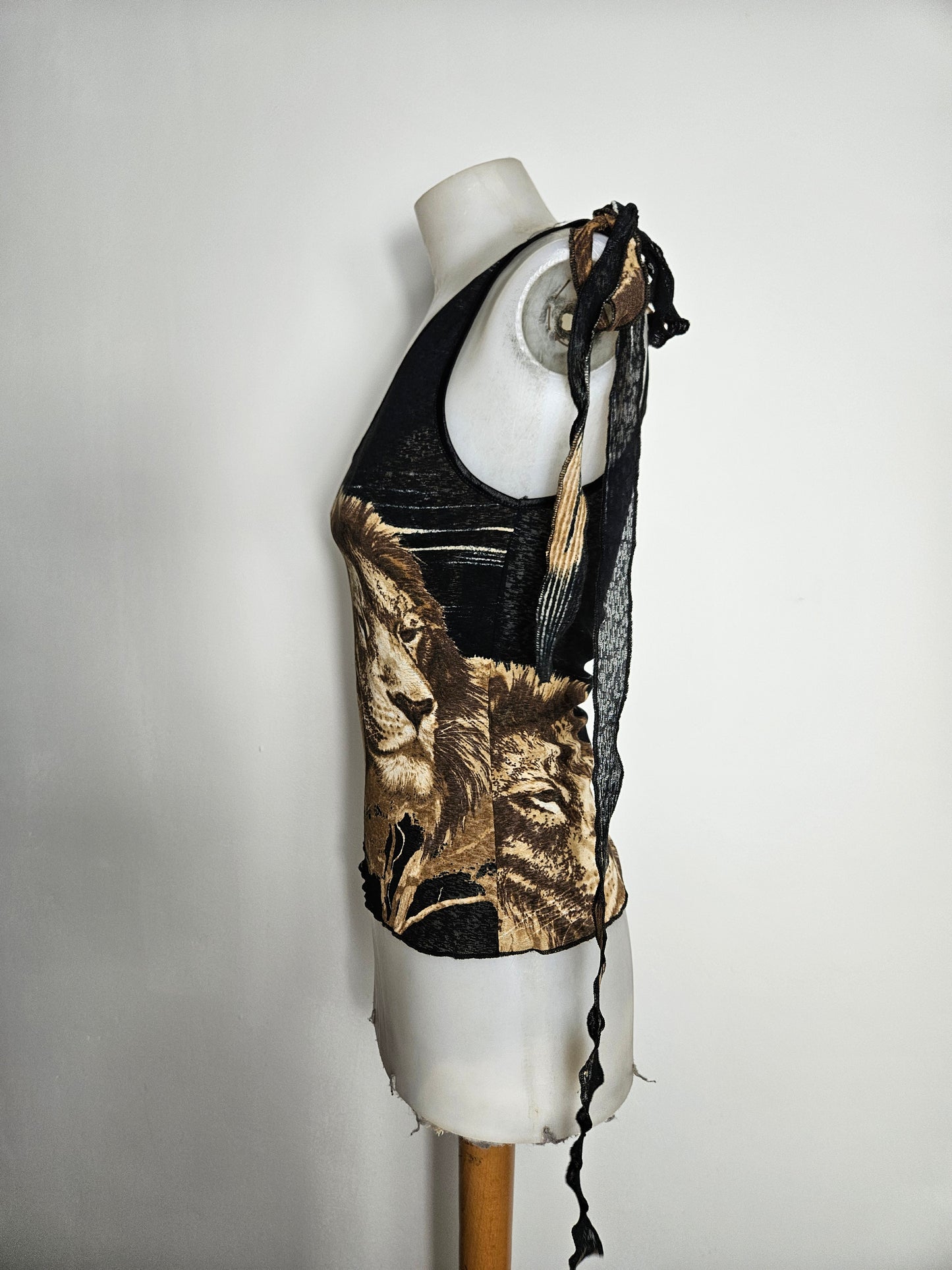 Haut asymétrique motif lion