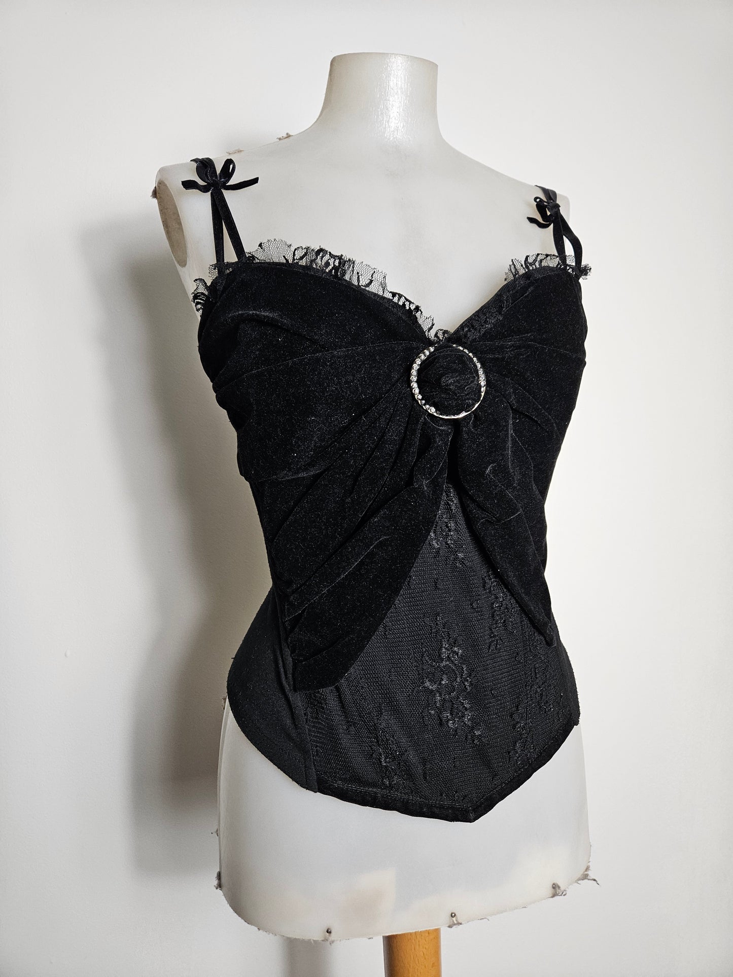 Bustier noir velours, dentelle et strass