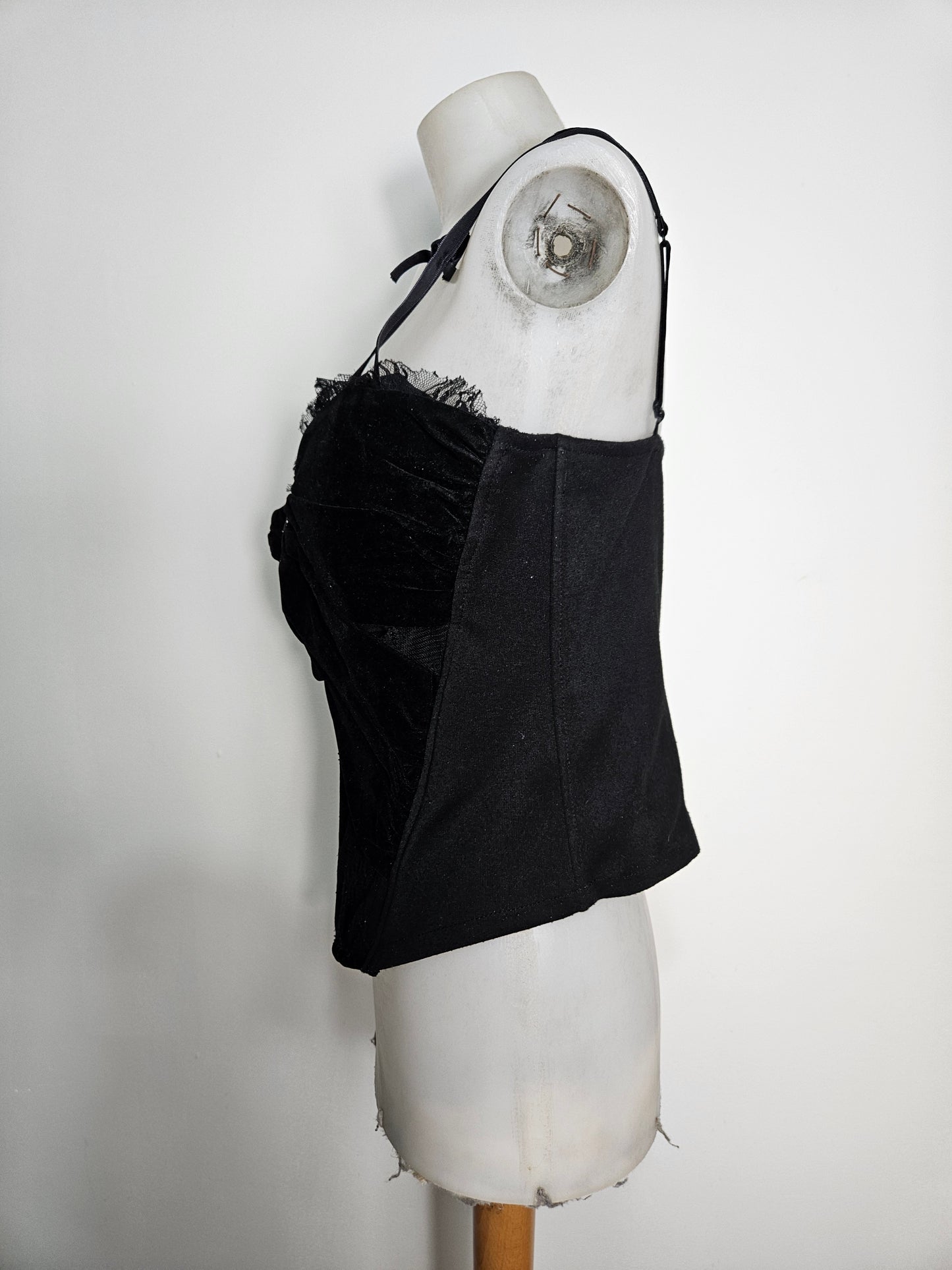 Bustier noir velours, dentelle et strass