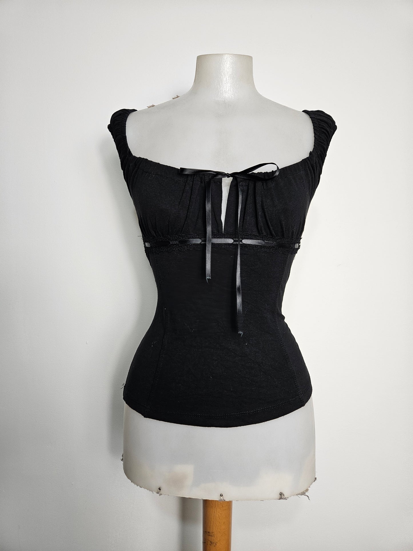 Haut décolleté ajustable