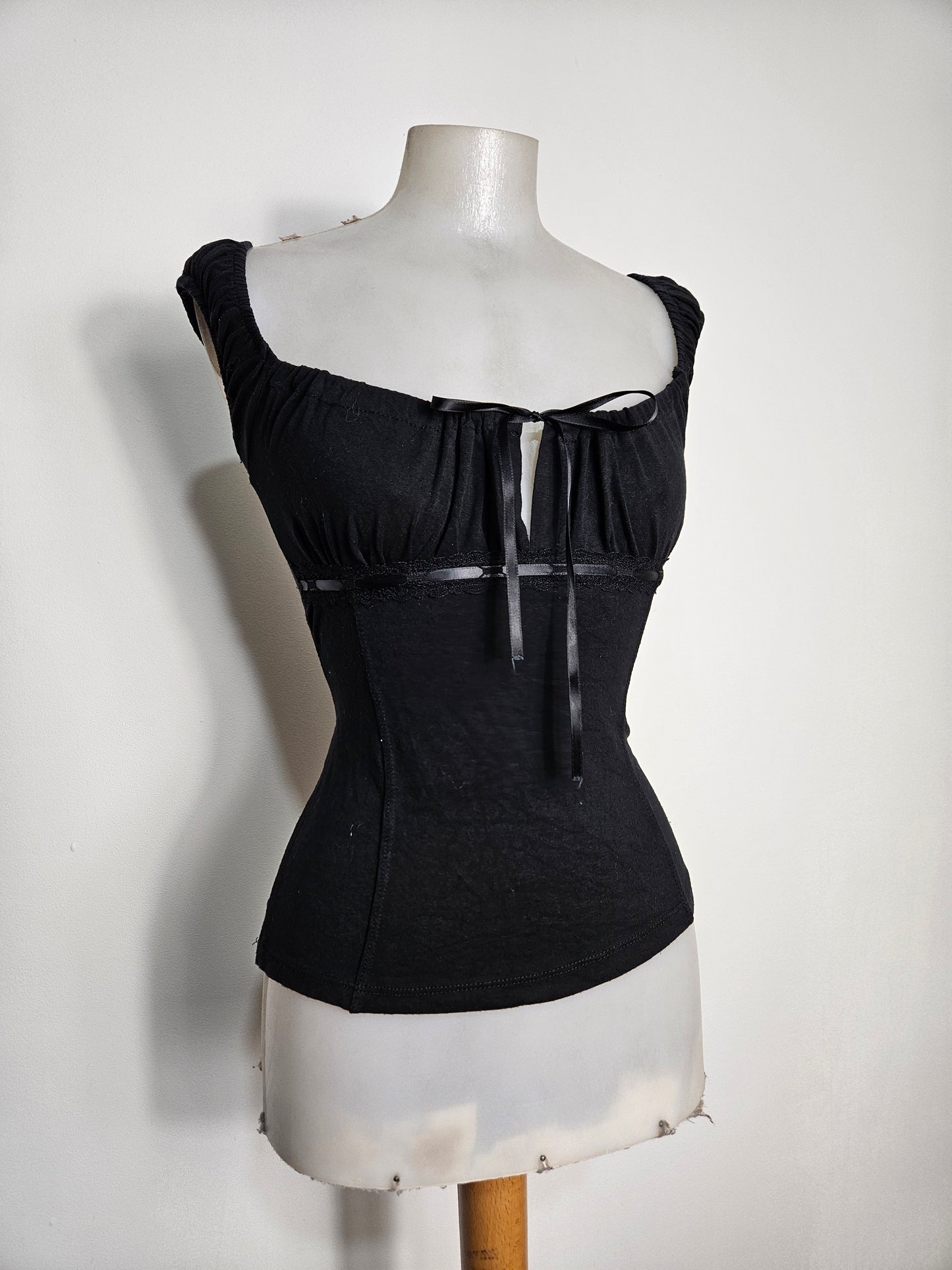 Haut décolleté ajustable