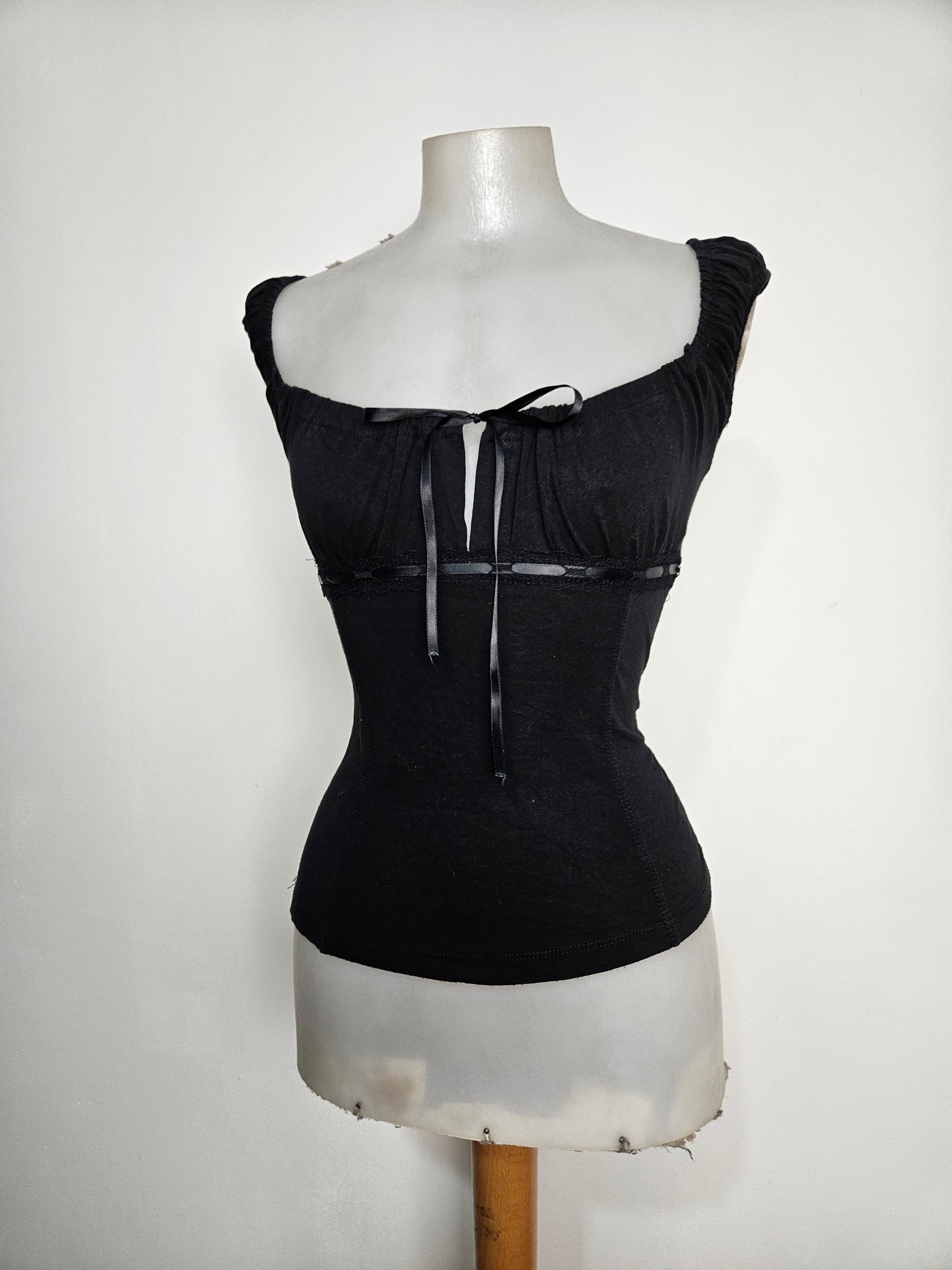 Haut décolleté ajustable