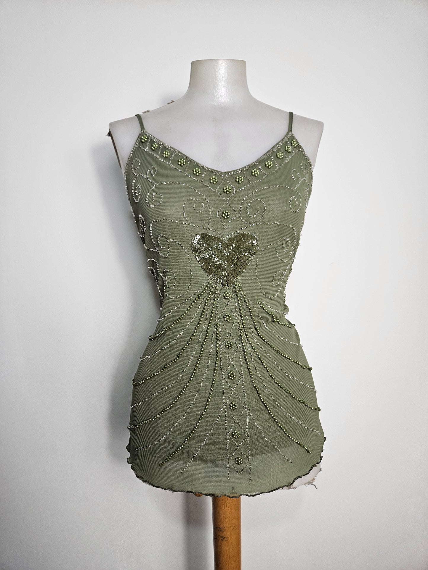 Haut vert en voile brodé