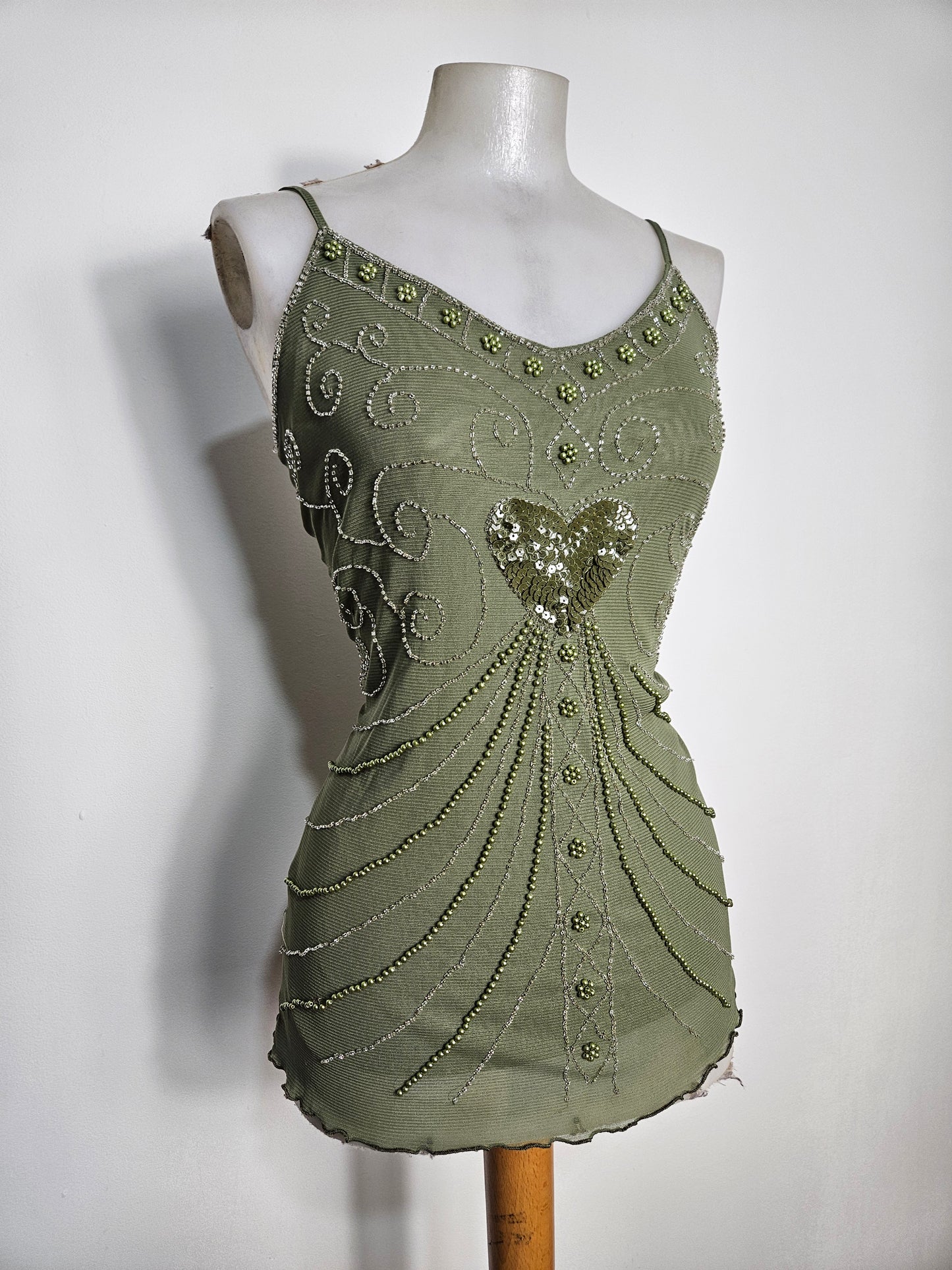 Haut vert en voile brodé
