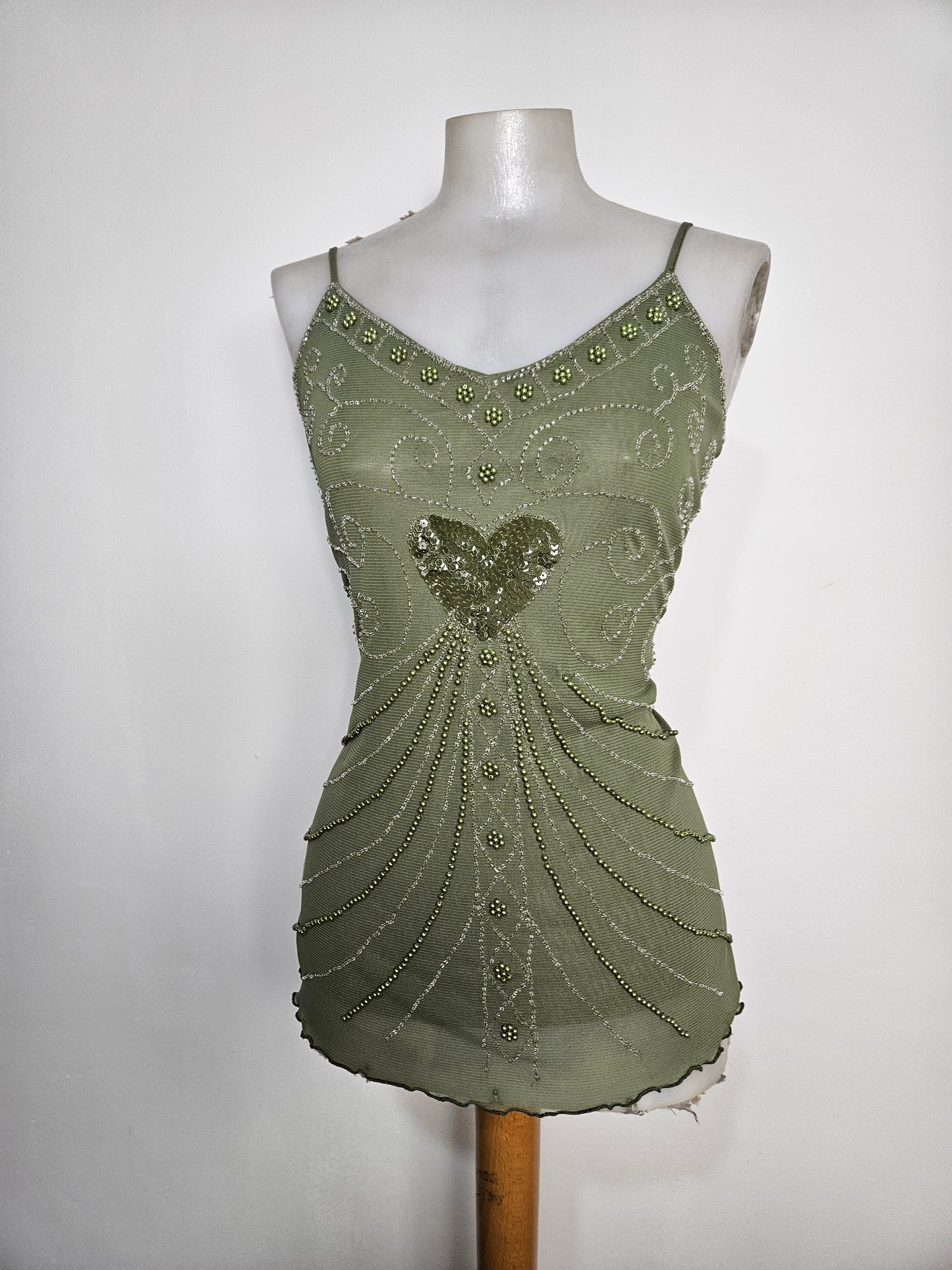 Haut vert en voile brodé