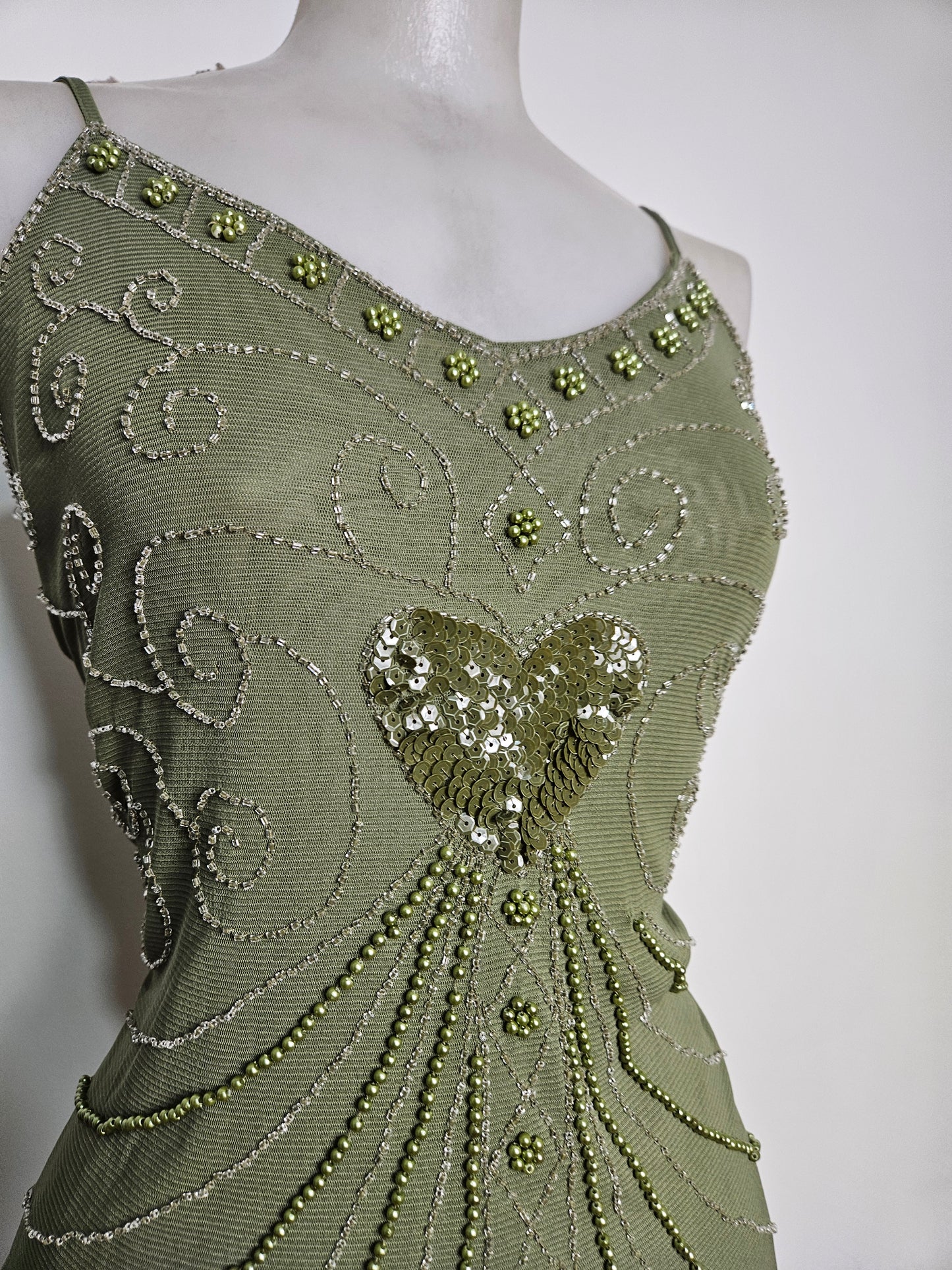 Haut vert en voile brodé