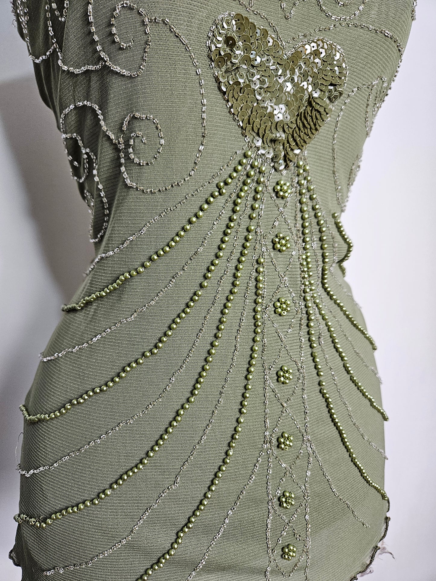 Haut vert en voile brodé