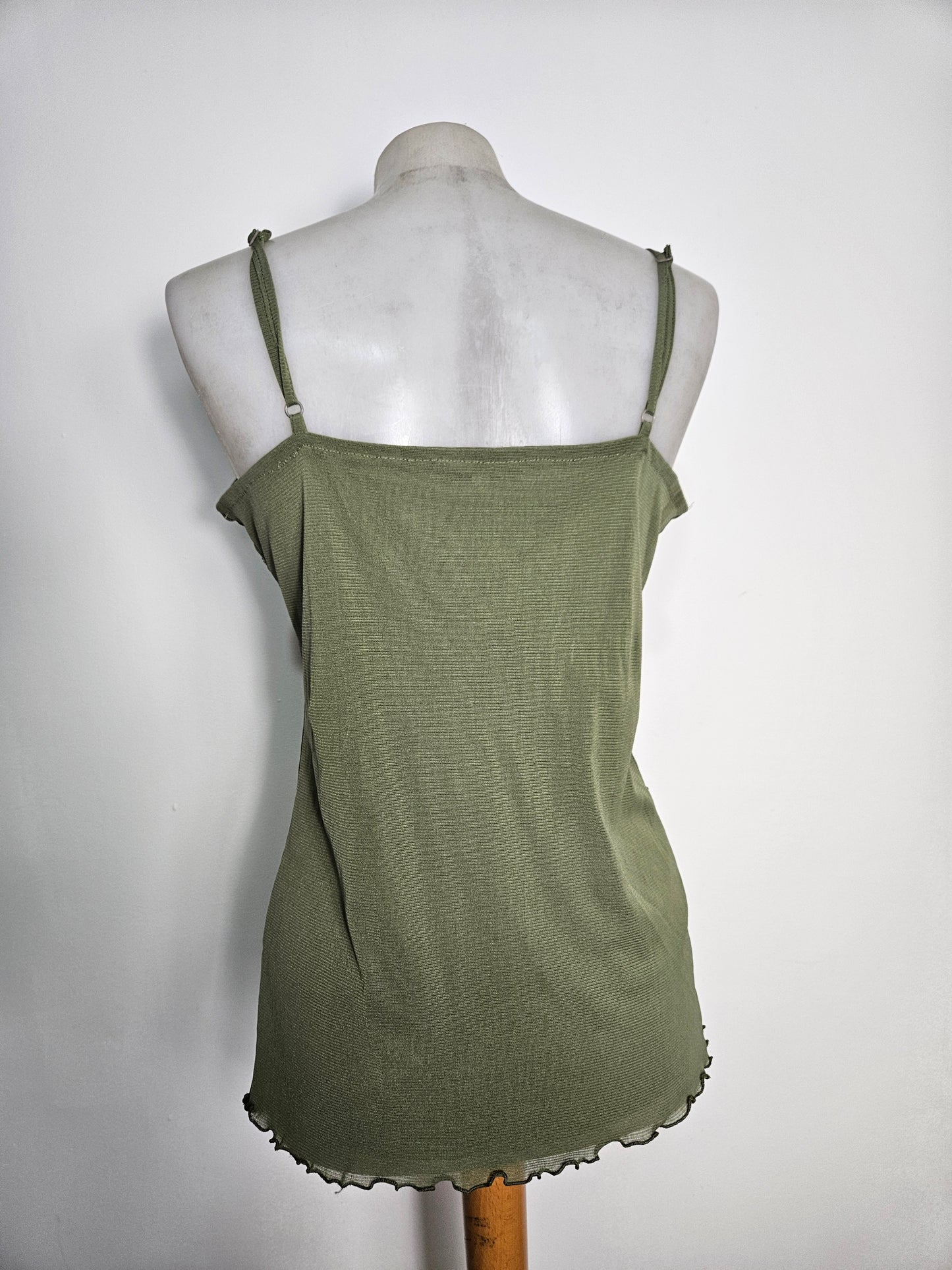 Haut vert en voile brodé