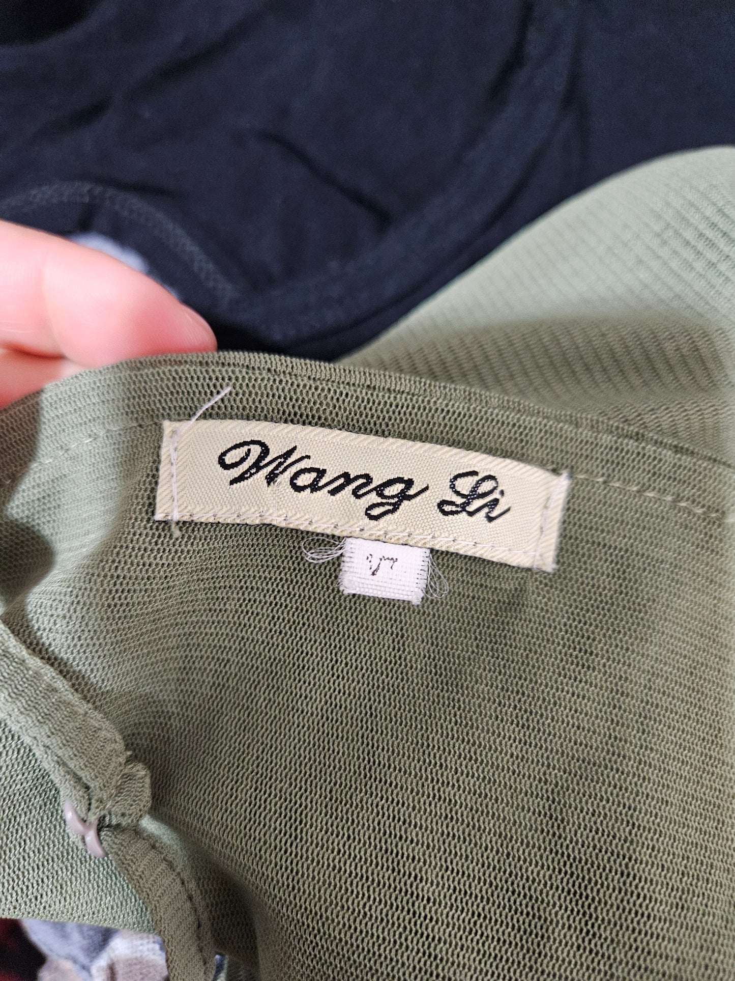 Haut vert en voile brodé