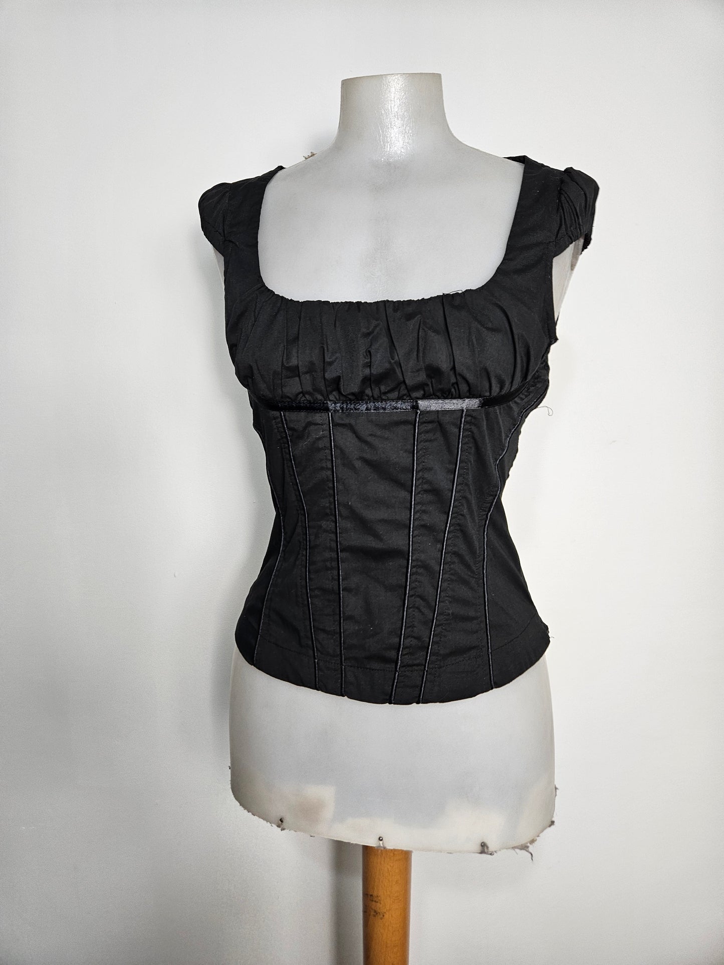 Haut moulant noir col carré