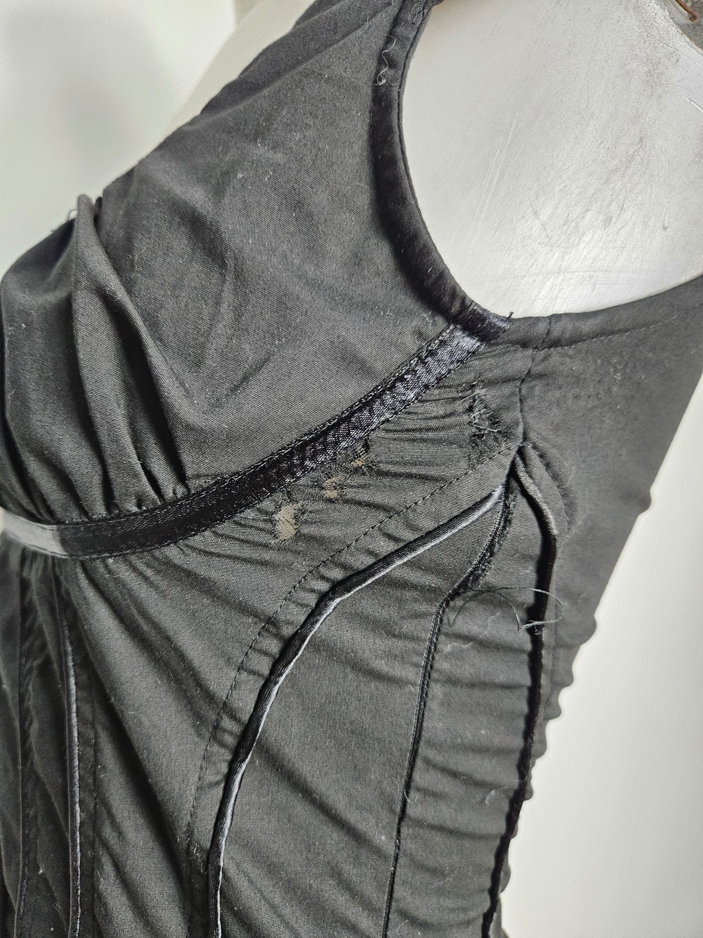 Haut moulant noir col carré