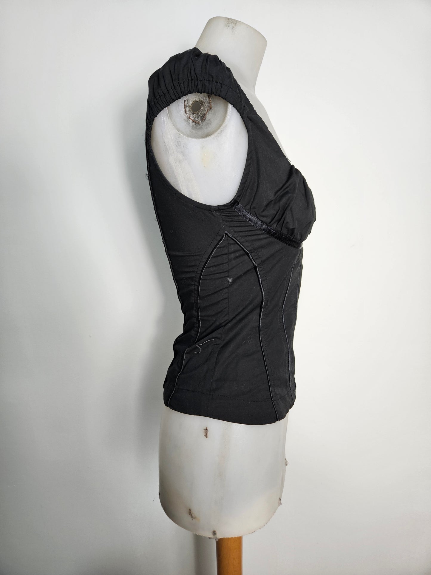 Haut moulant noir col carré