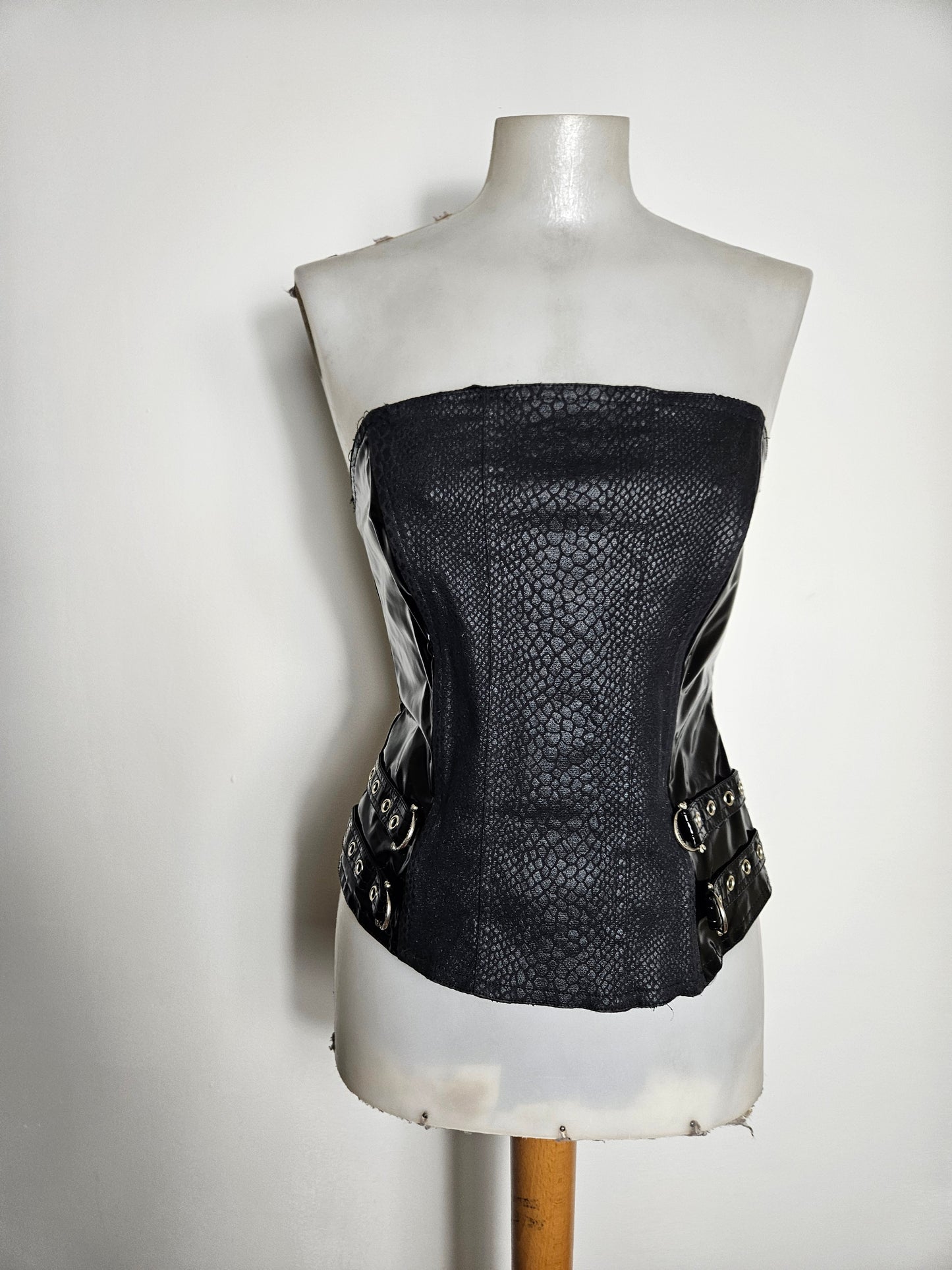 Bustier en similicuir et vinyle