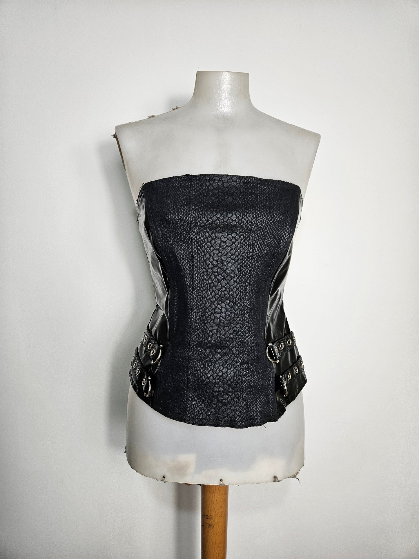 Bustier en similicuir et vinyle