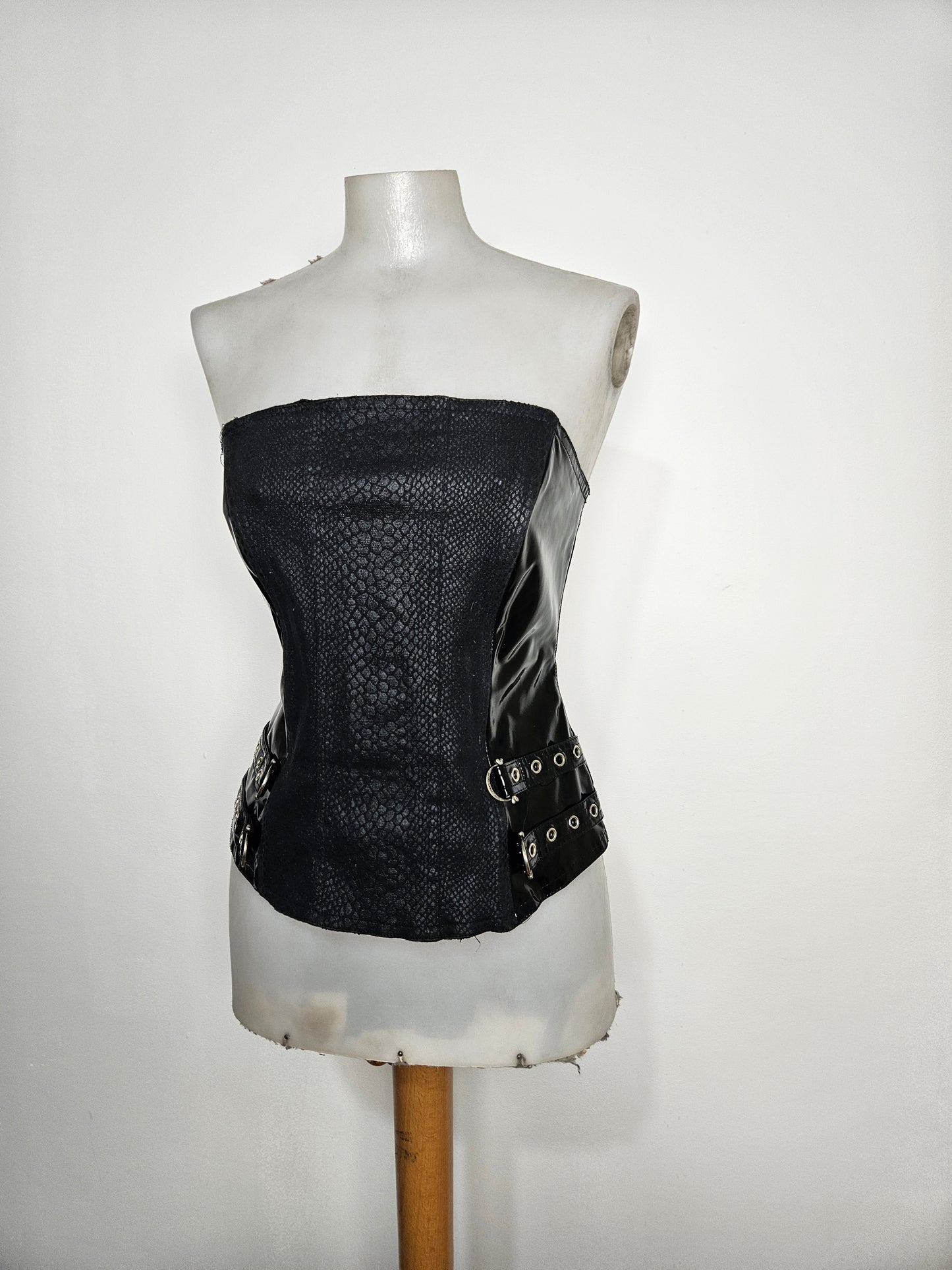 Bustier en similicuir et vinyle