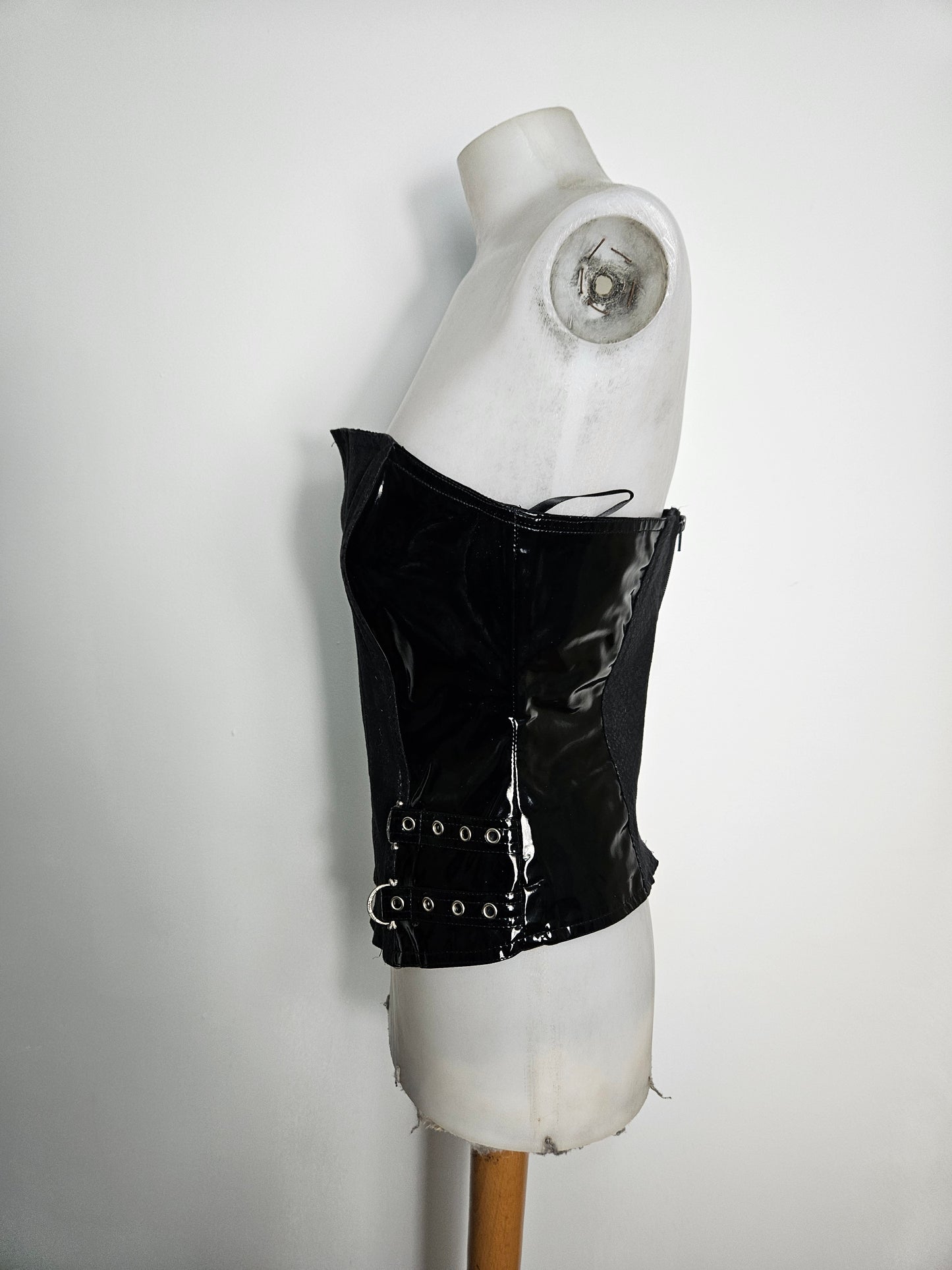 Bustier en similicuir et vinyle