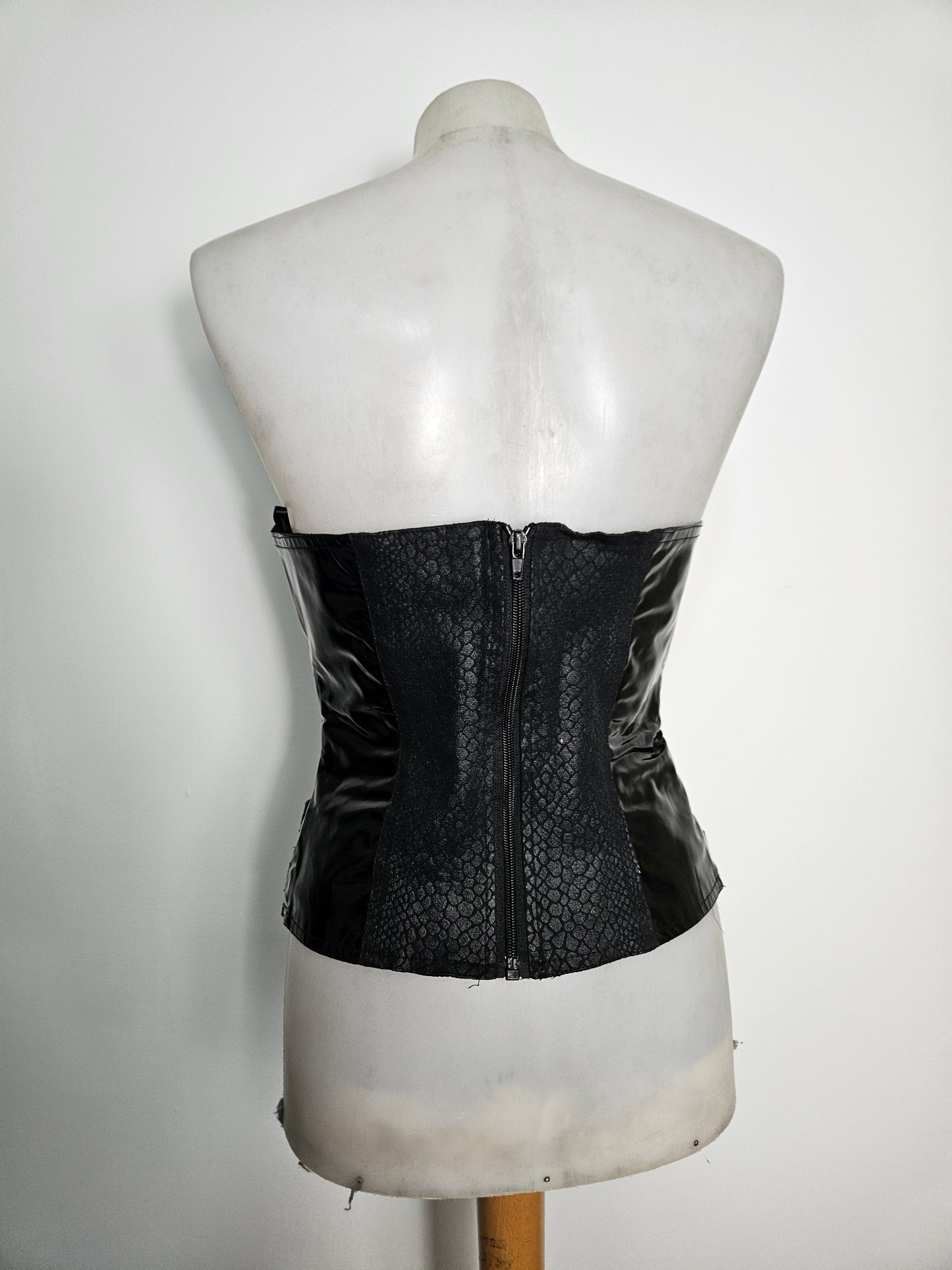 Bustier en similicuir et vinyle