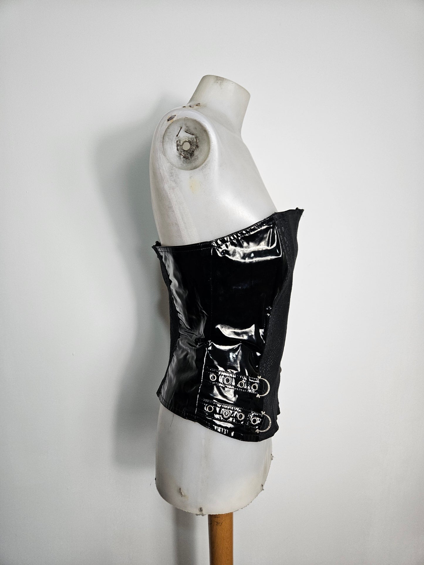 Bustier en similicuir et vinyle