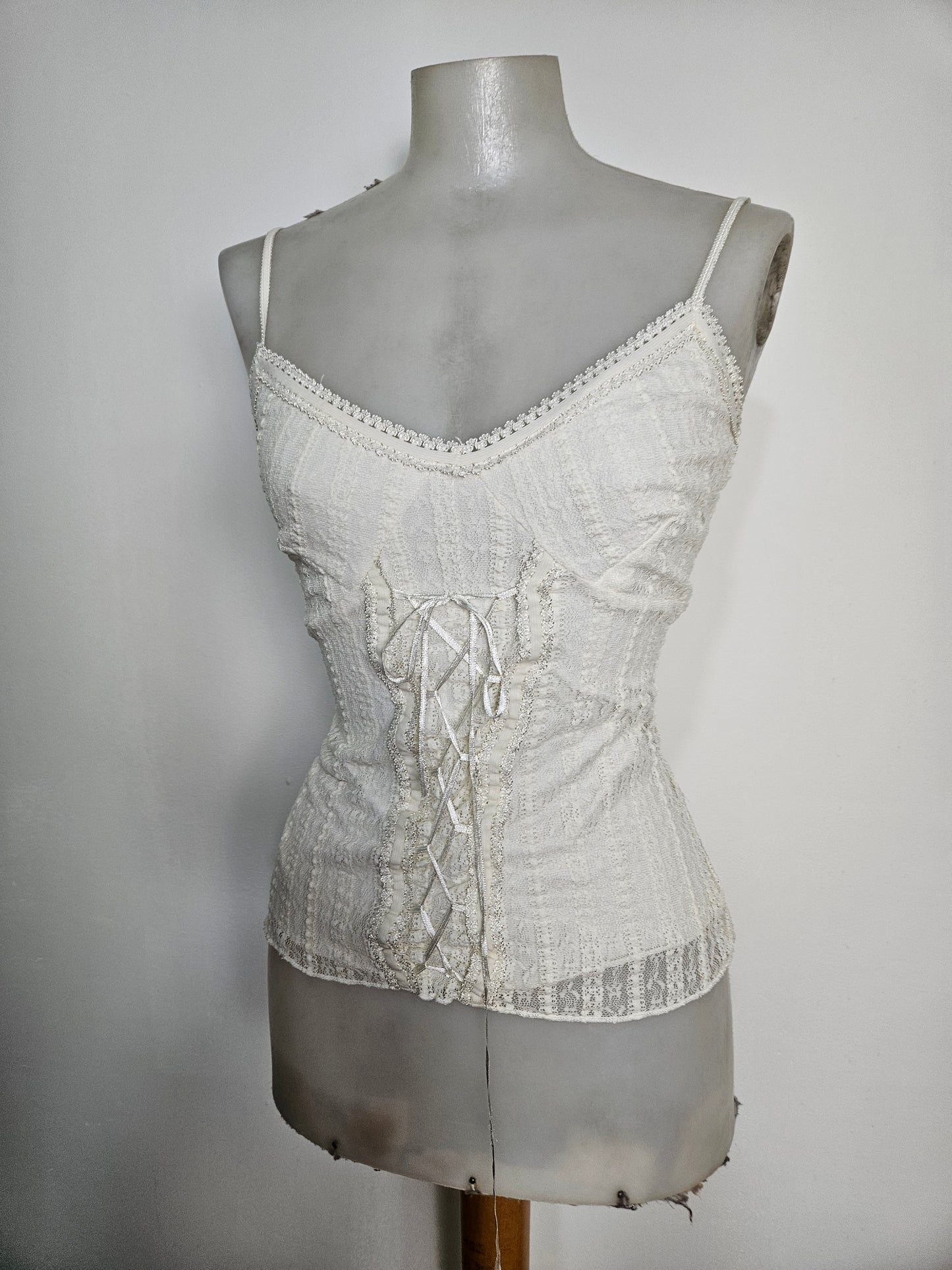 Haut dentelle et laçage