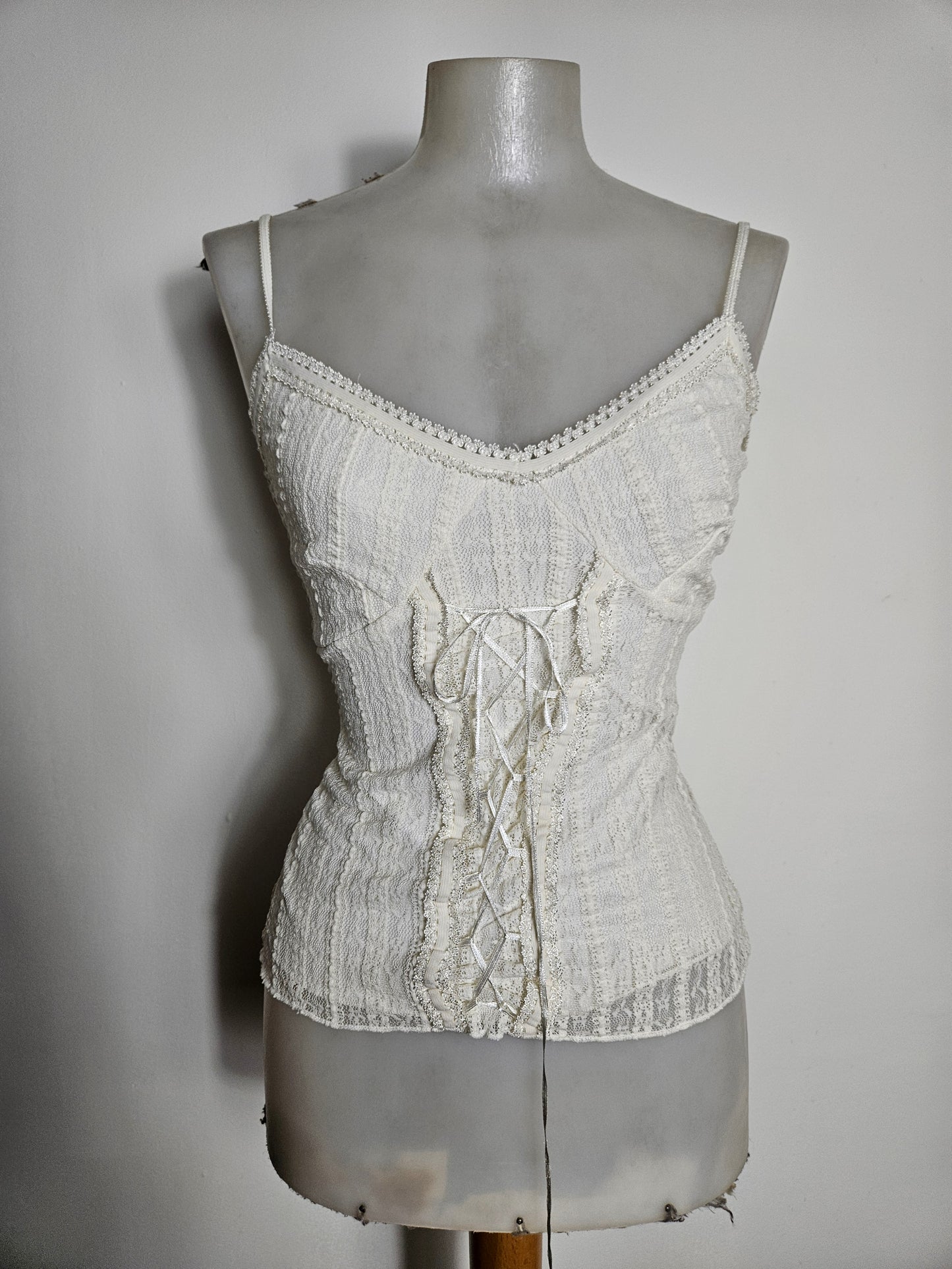 Haut dentelle et laçage