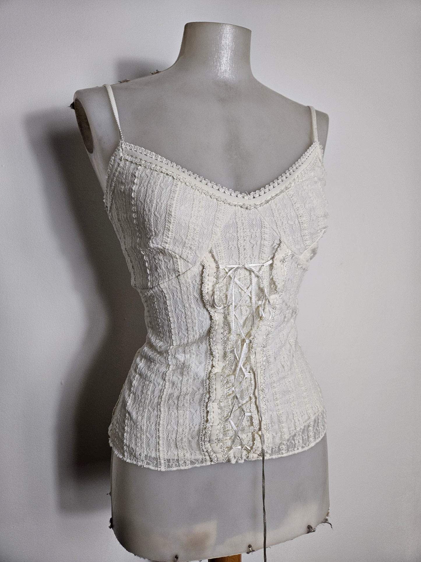 Haut dentelle et laçage