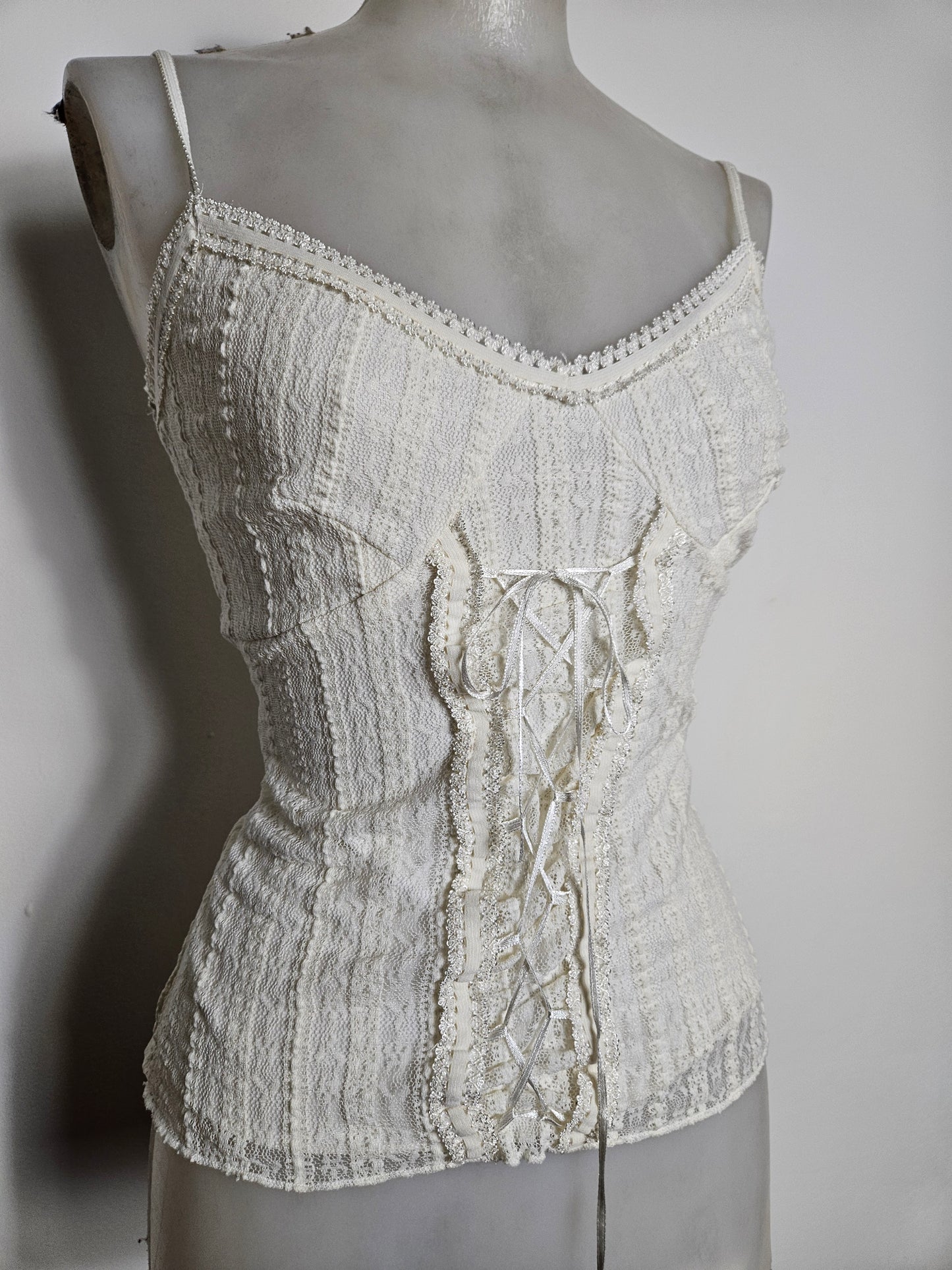 Haut dentelle et laçage