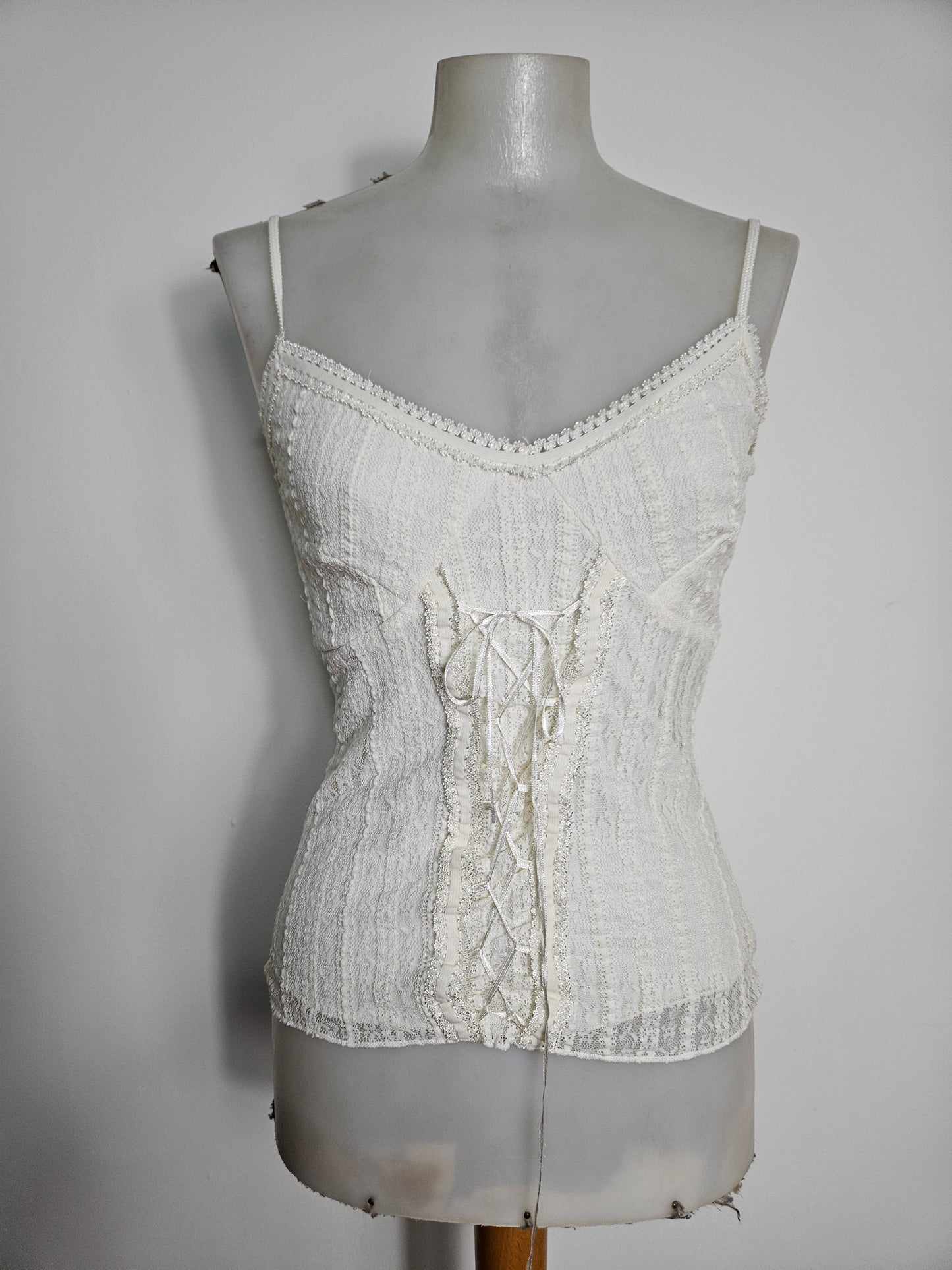 Haut dentelle et laçage