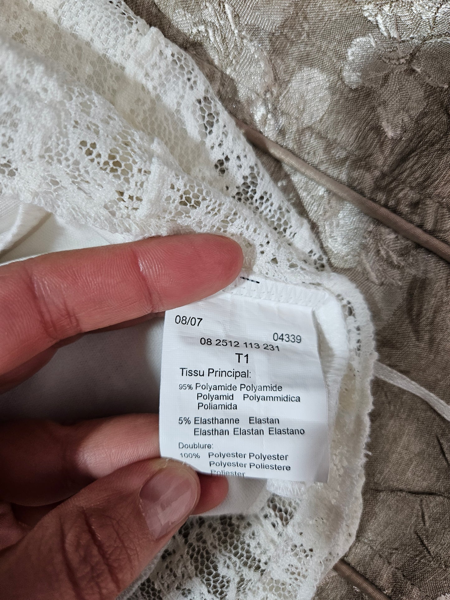 Haut dentelle et laçage