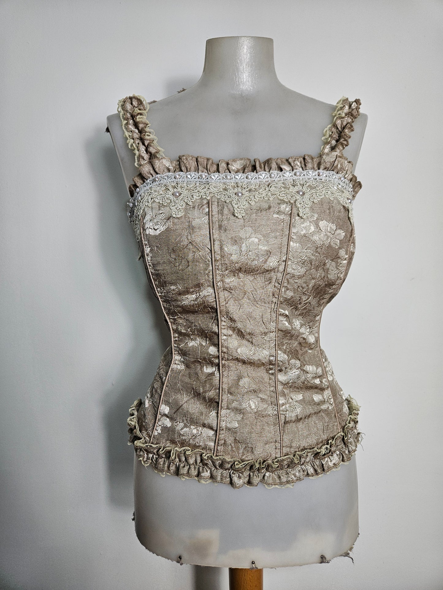 Haut satiné floral esprit corset