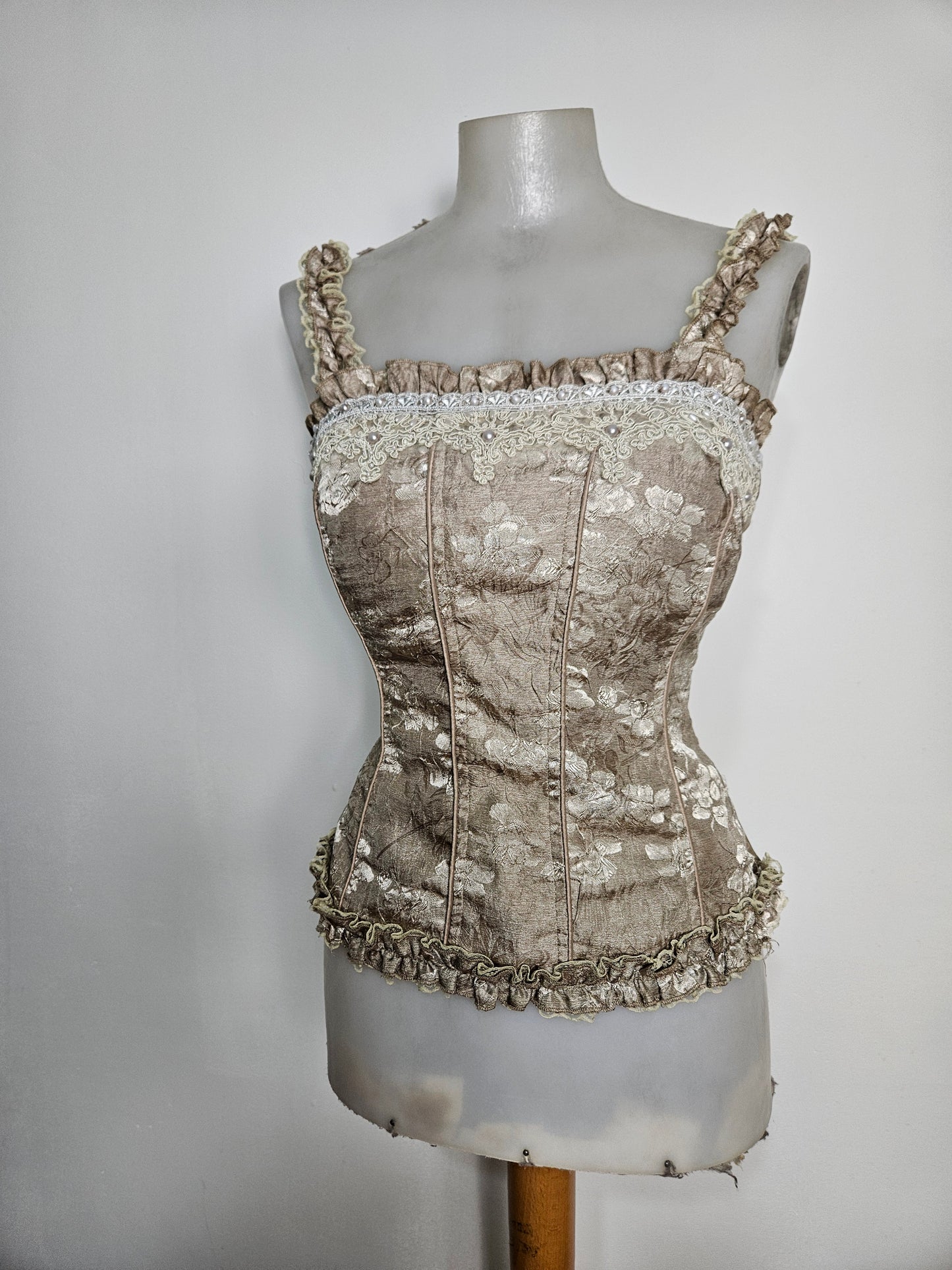 Haut satiné floral esprit corset